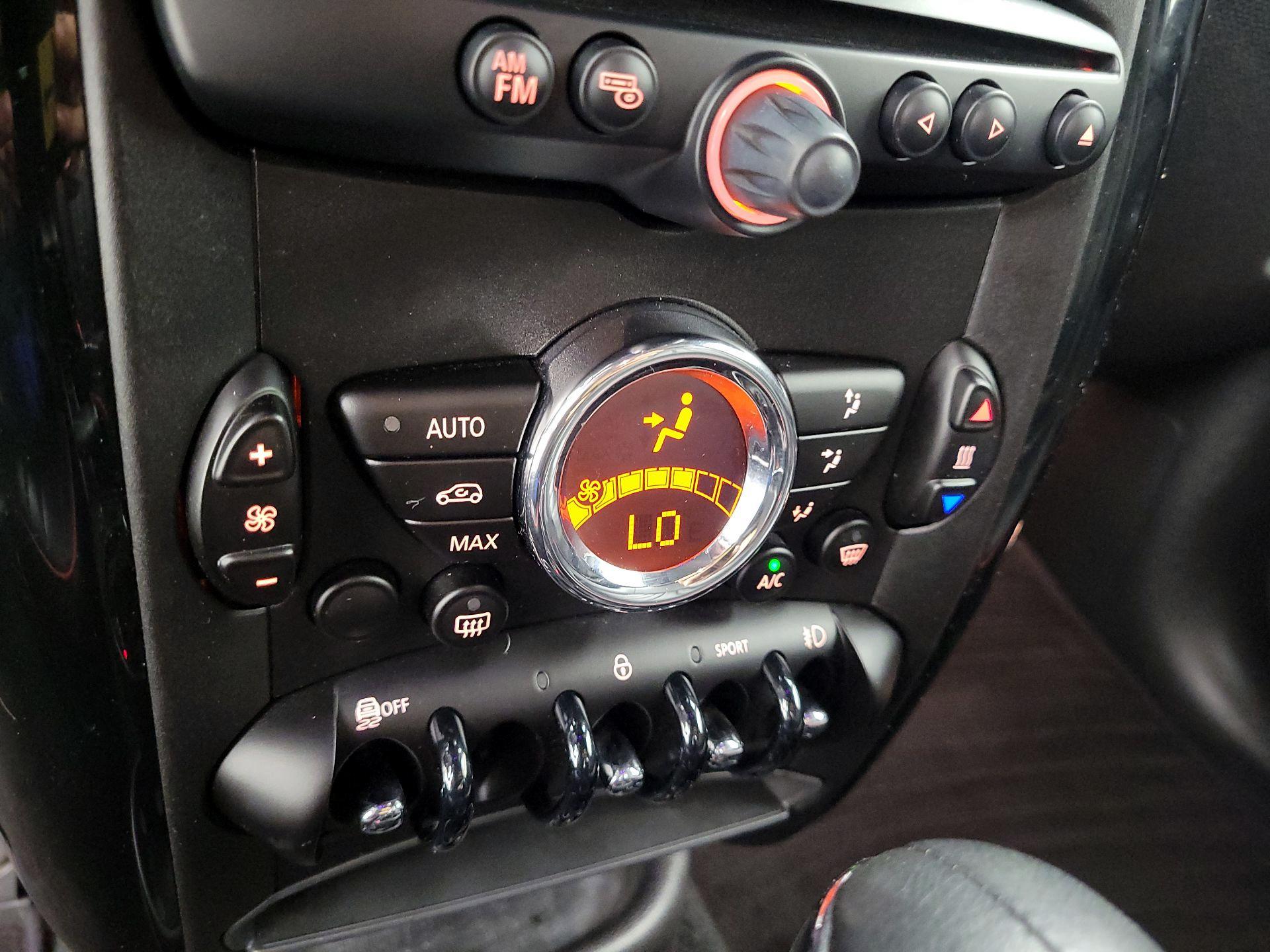 Thumbnail: 2015 MINI Cooper Countryman - 15