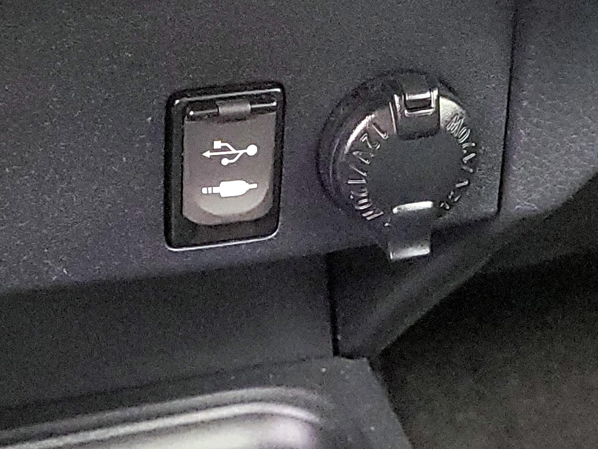 Thumbnail: 2018 Toyota RAV4 - 18