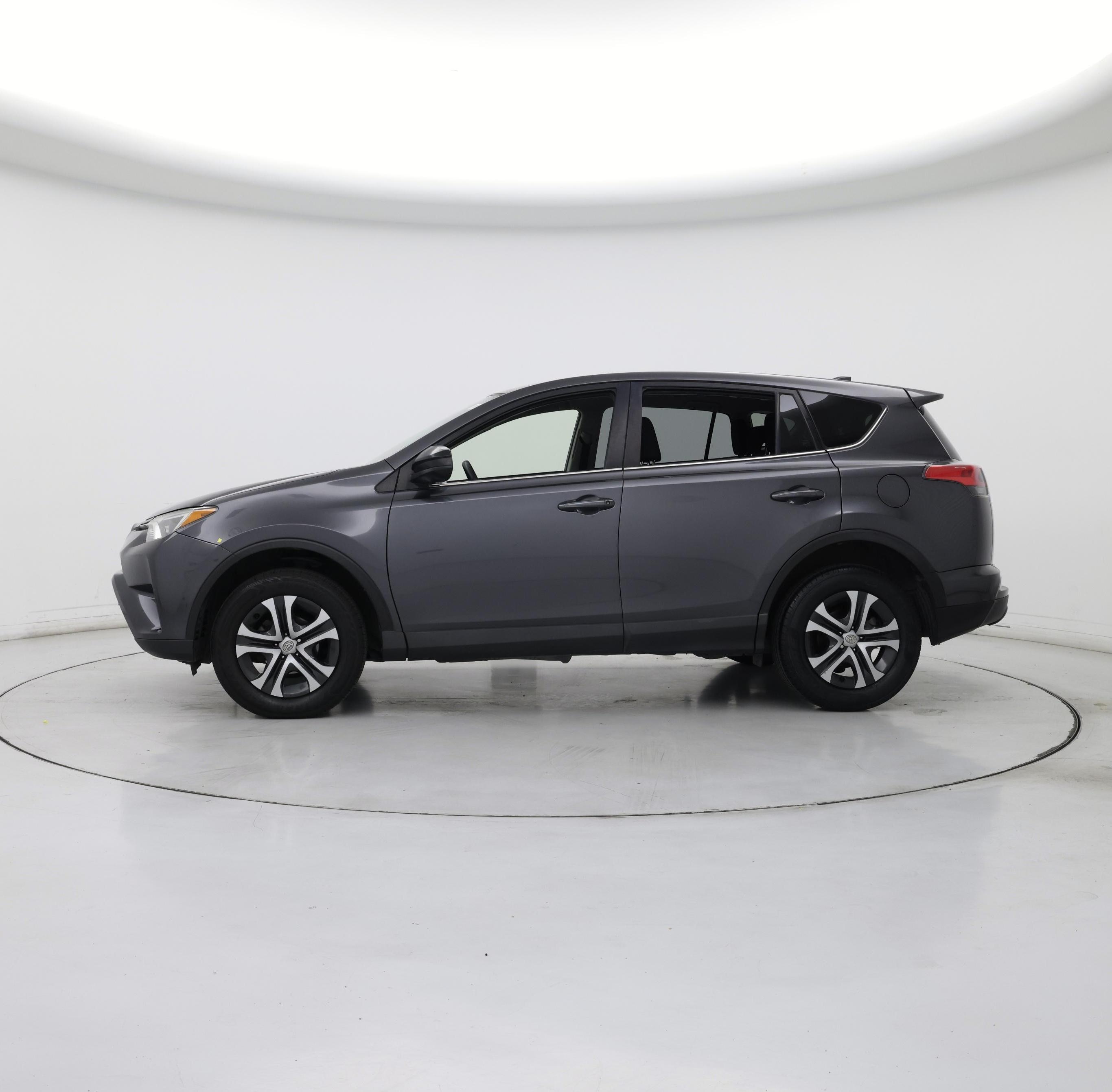 Thumbnail: 2018 Toyota RAV4 - 3