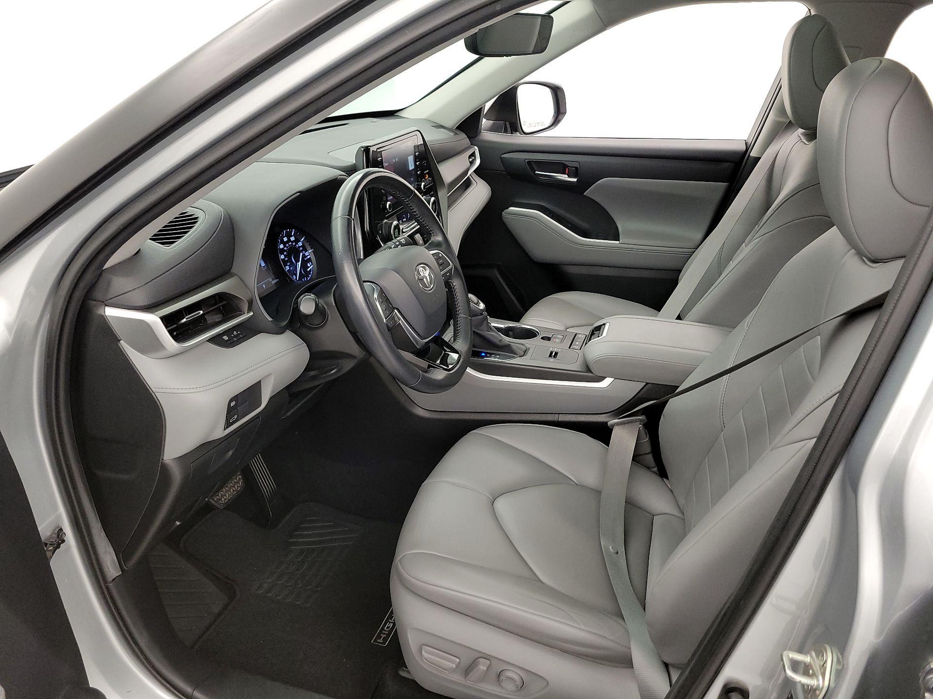 Thumbnail: 2020 Toyota Highlander - 11