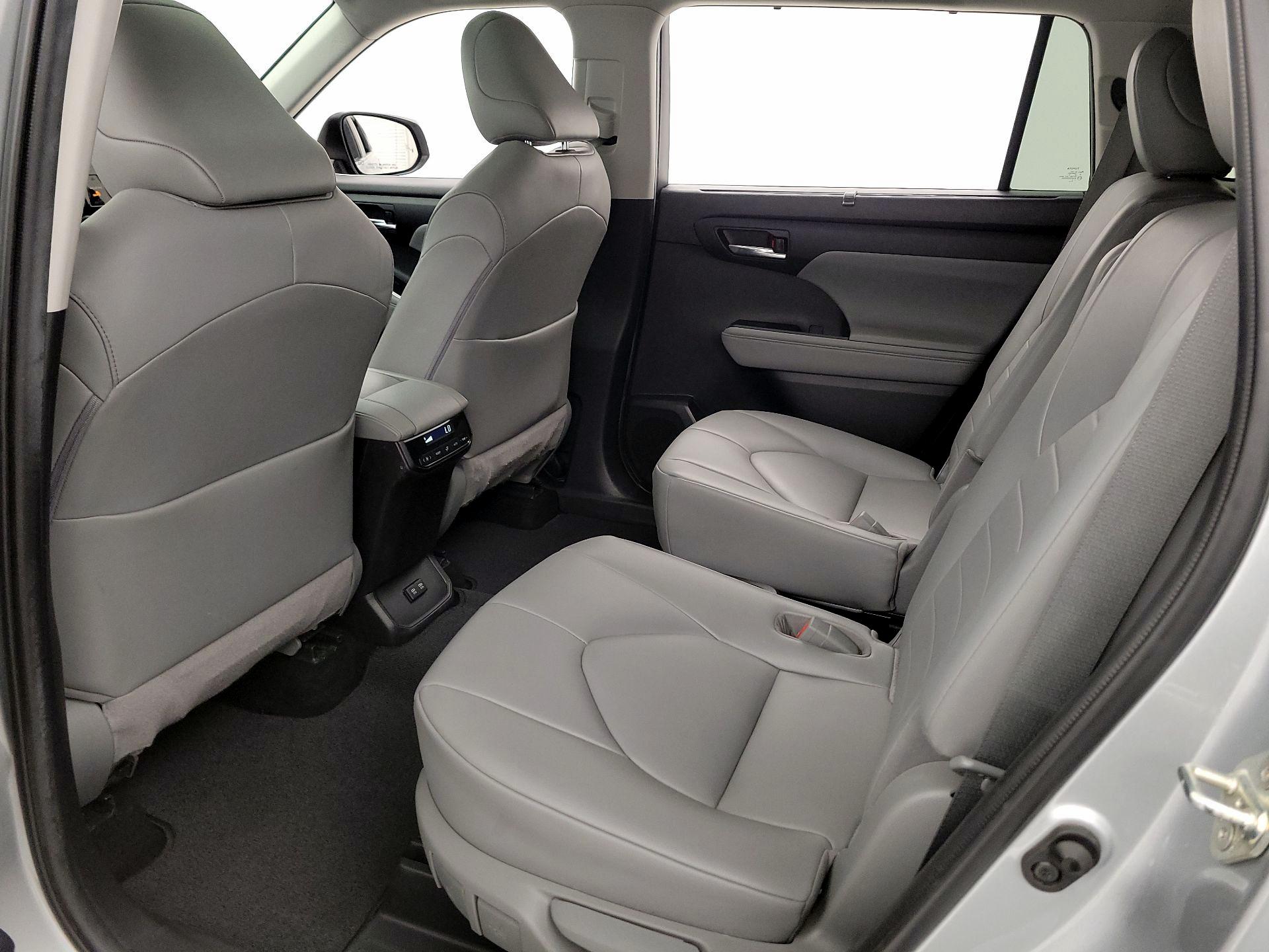 Thumbnail: 2020 Toyota Highlander - 20