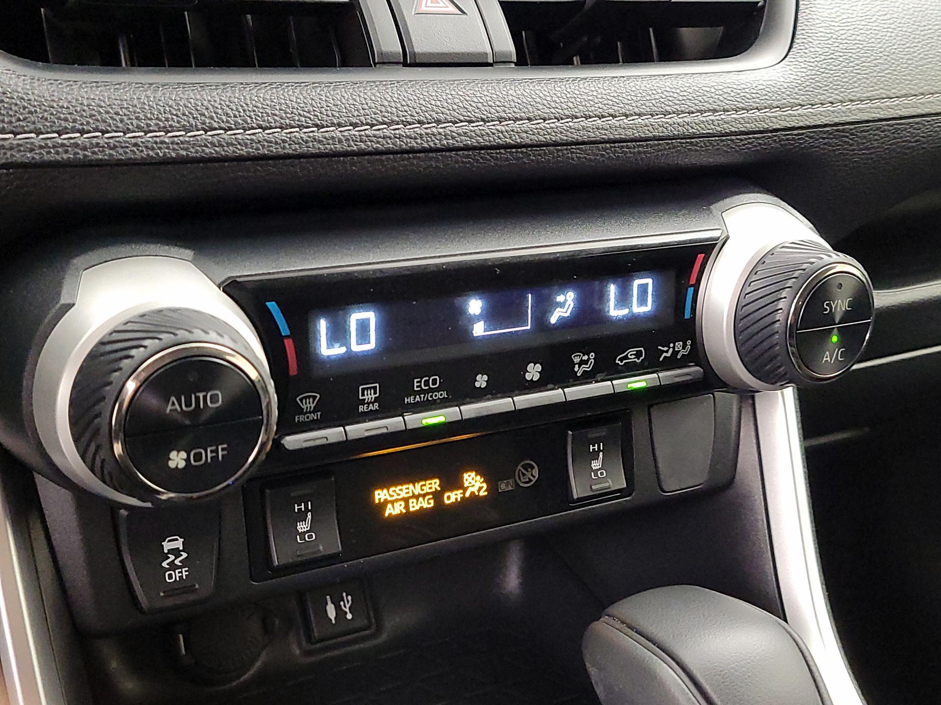 Thumbnail: 2019 Toyota RAV4 - 16