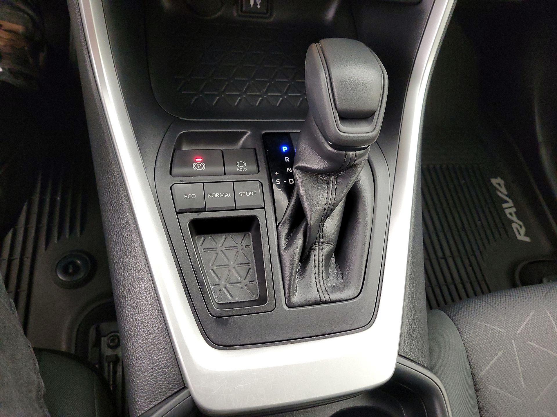 Thumbnail: 2019 Toyota RAV4 - 17