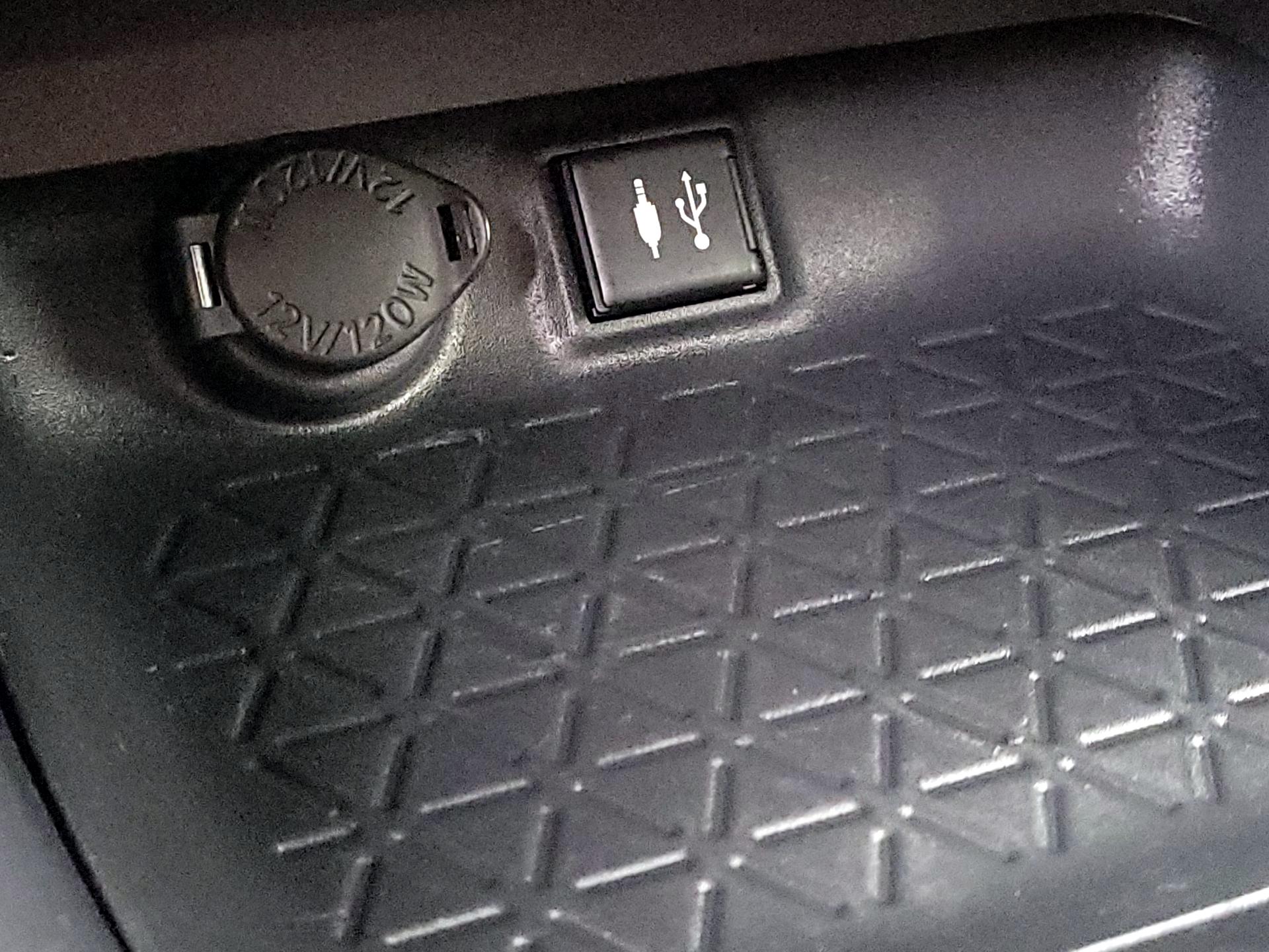 Thumbnail: 2019 Toyota RAV4 - 18
