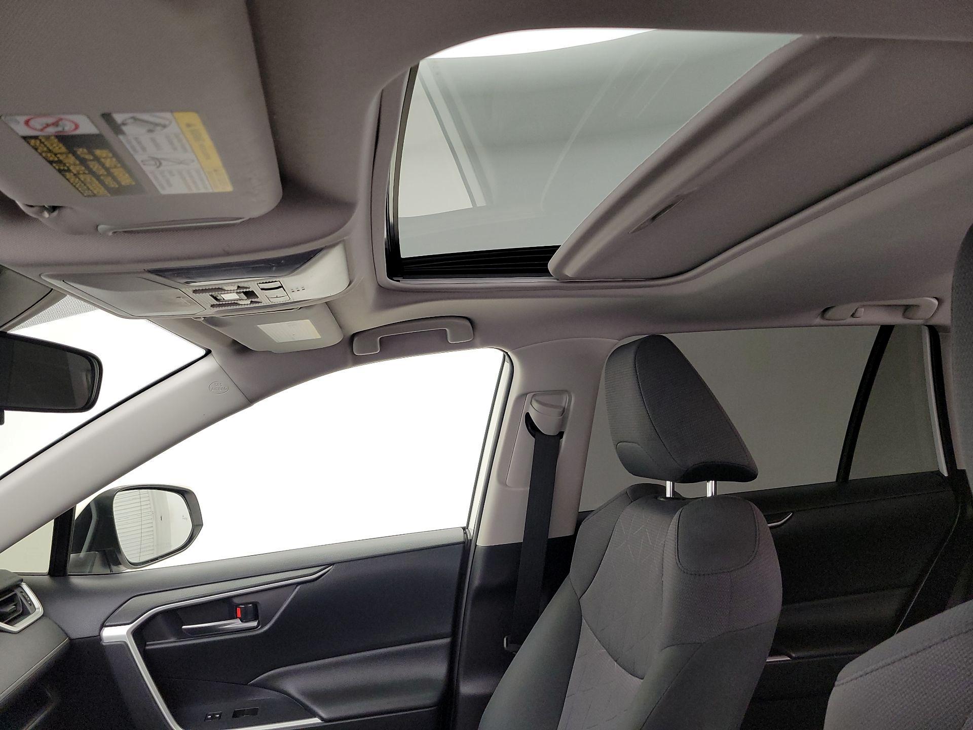 Thumbnail: 2019 Toyota RAV4 - 19