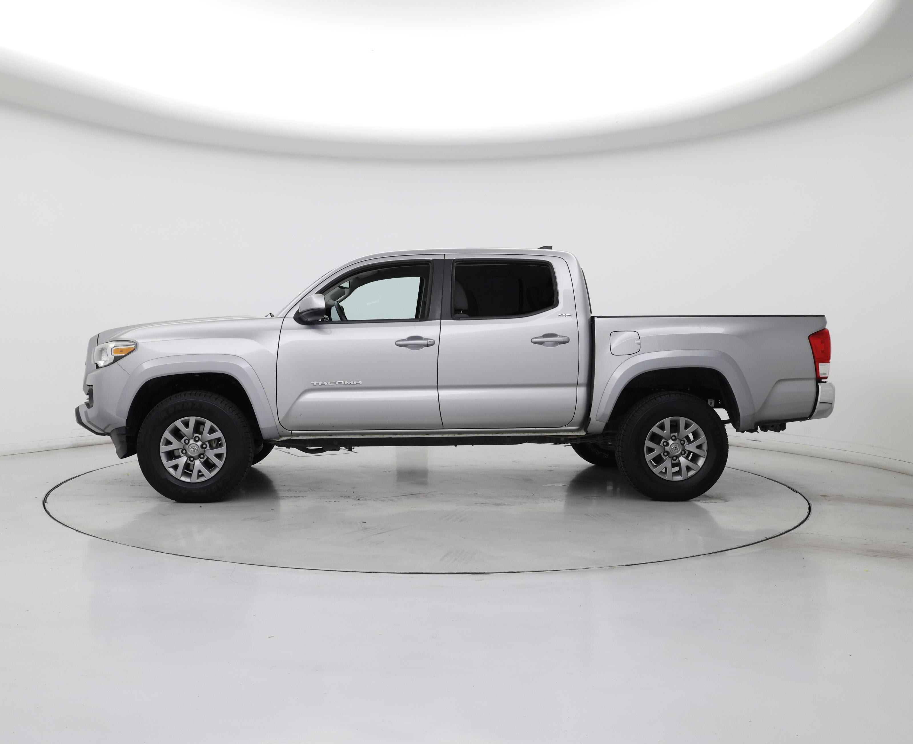 Thumbnail: 2017 Toyota Tacoma - 3
