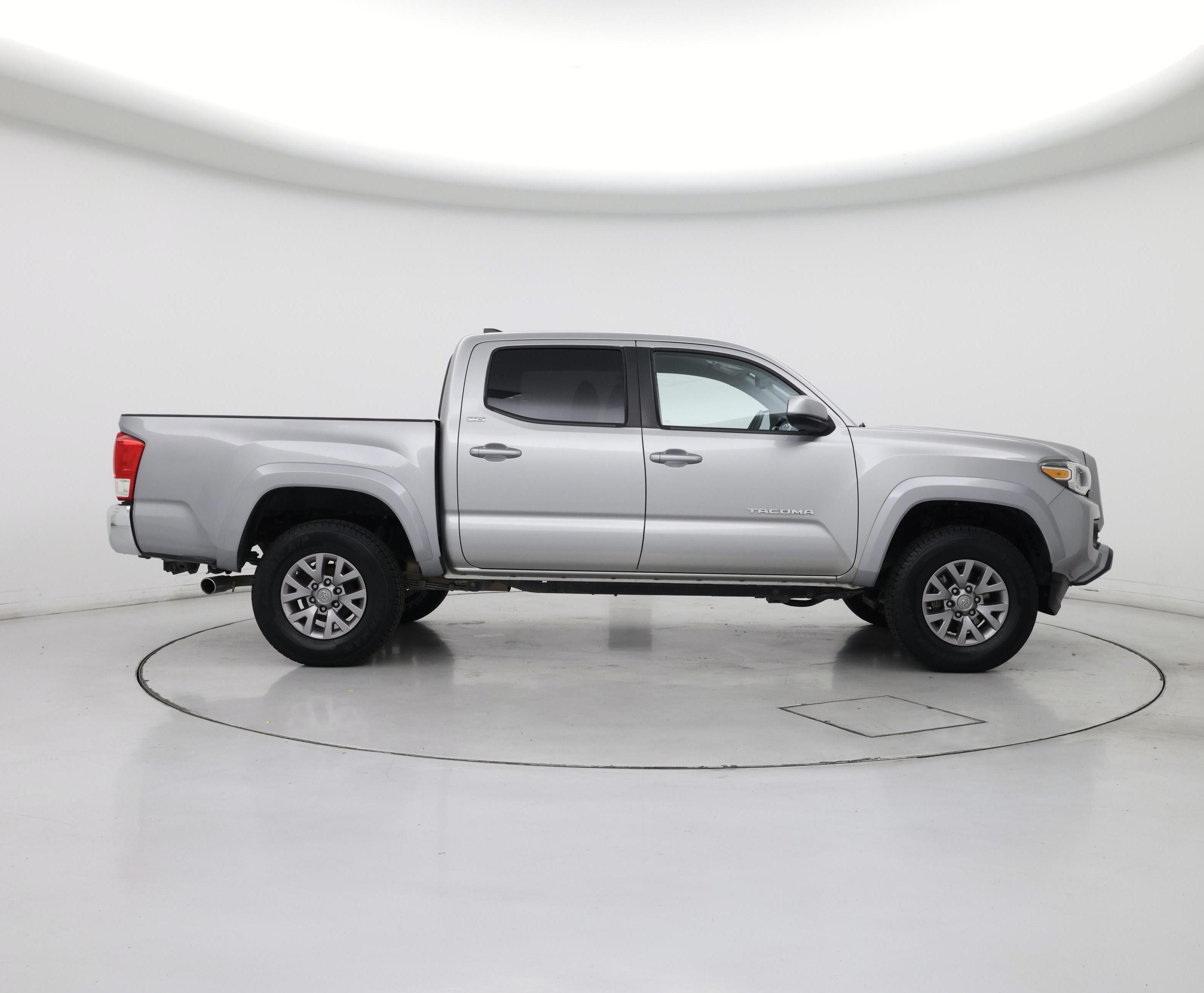 Thumbnail: 2017 Toyota Tacoma - 7