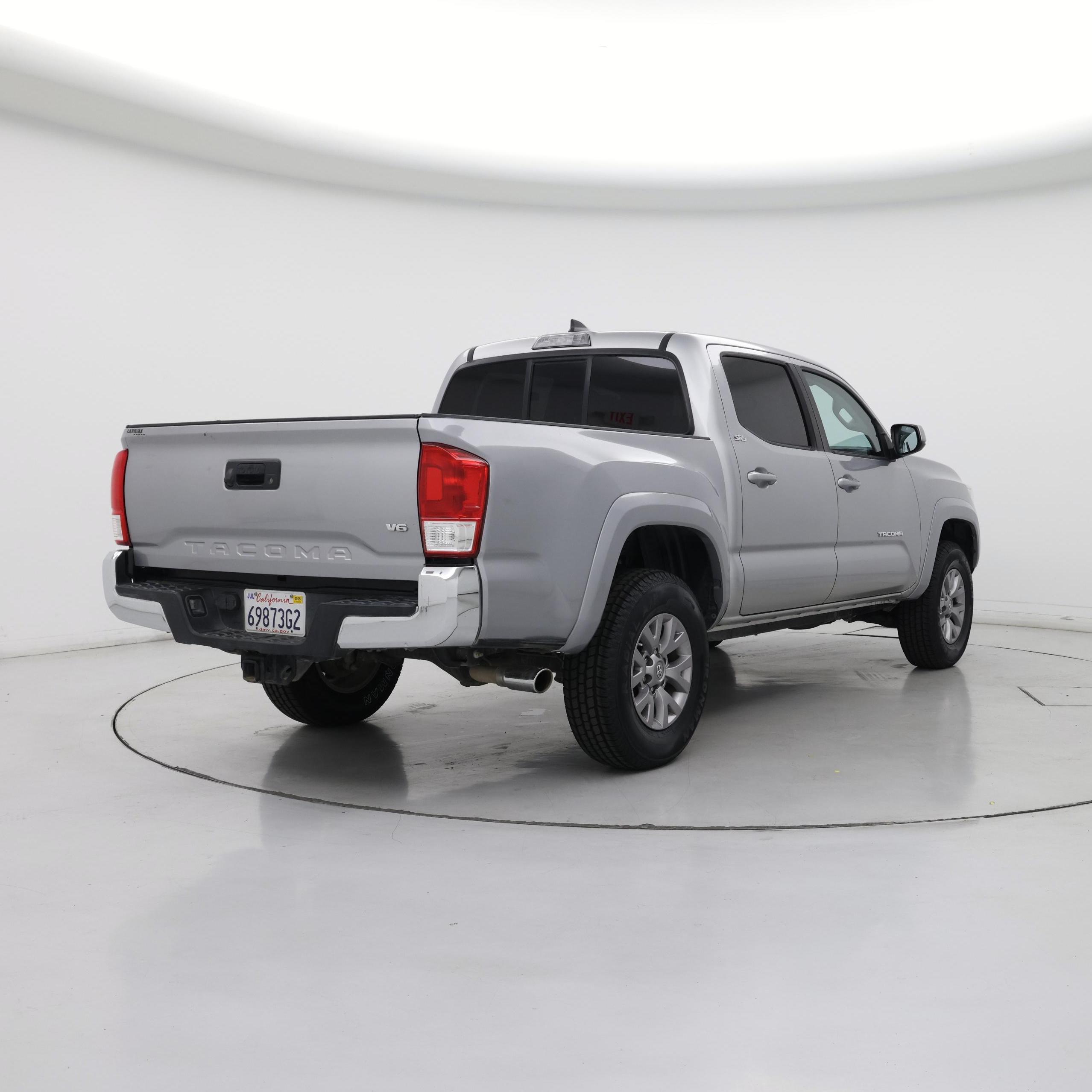 Thumbnail: 2017 Toyota Tacoma - 8