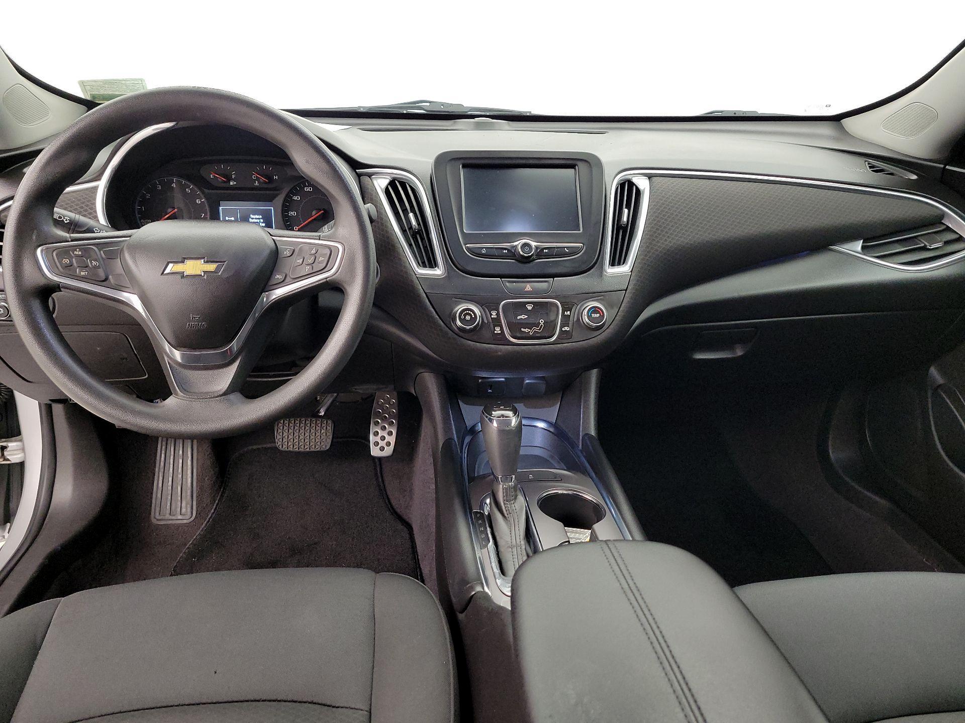 Thumbnail: 2017 Chevrolet Malibu - 9