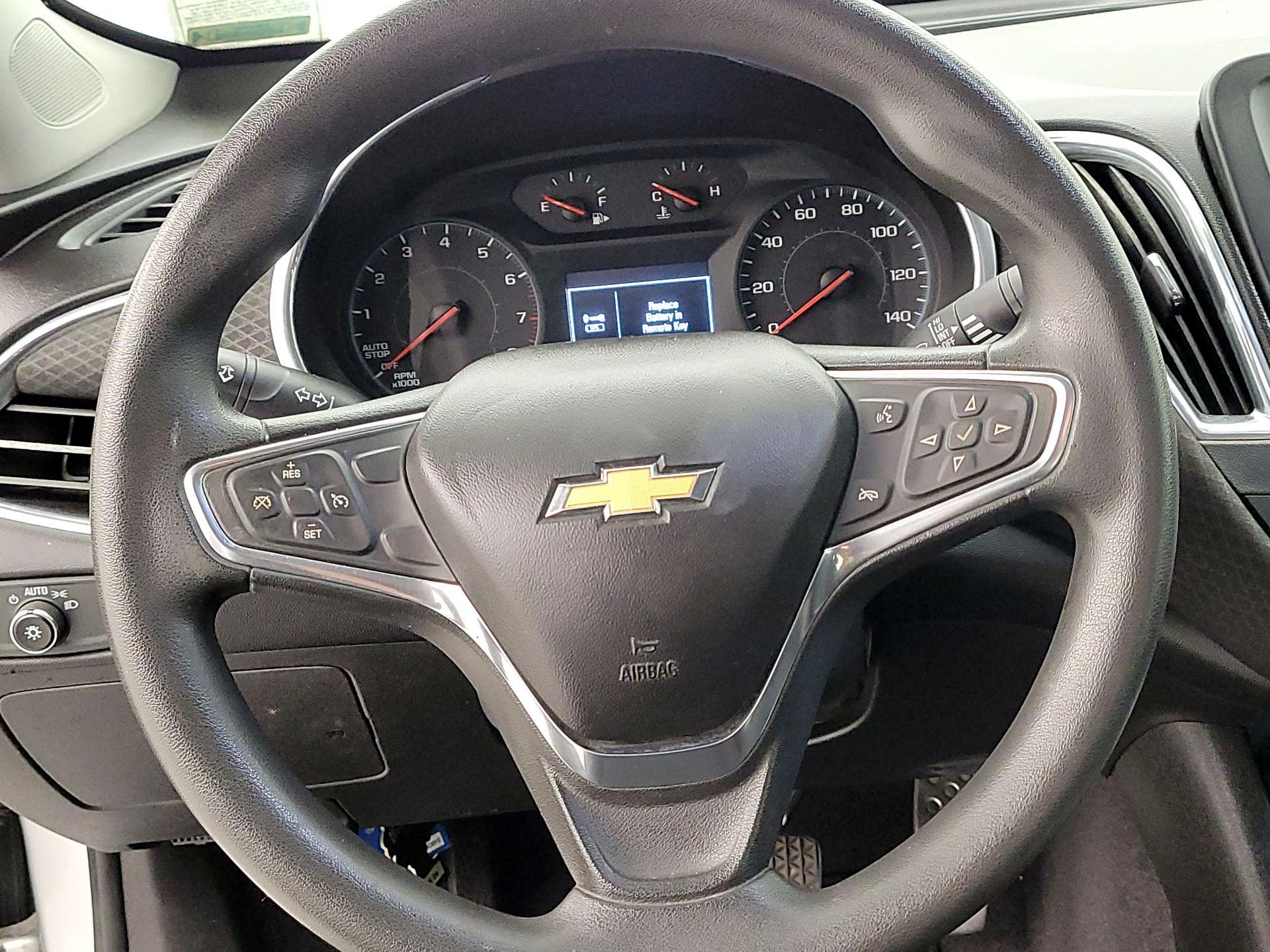 Thumbnail: 2017 Chevrolet Malibu - 10