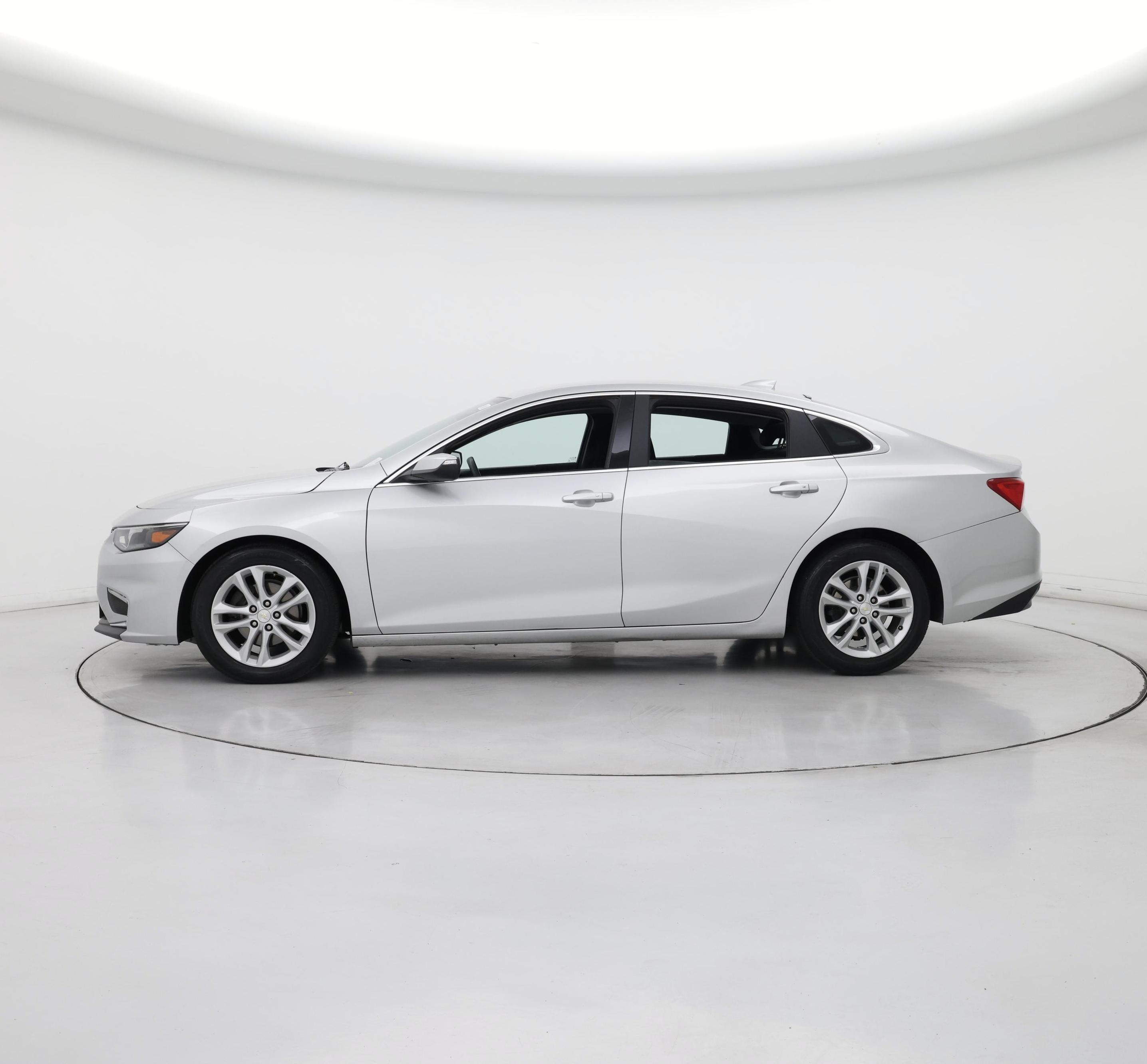 Thumbnail: 2017 Chevrolet Malibu - 3