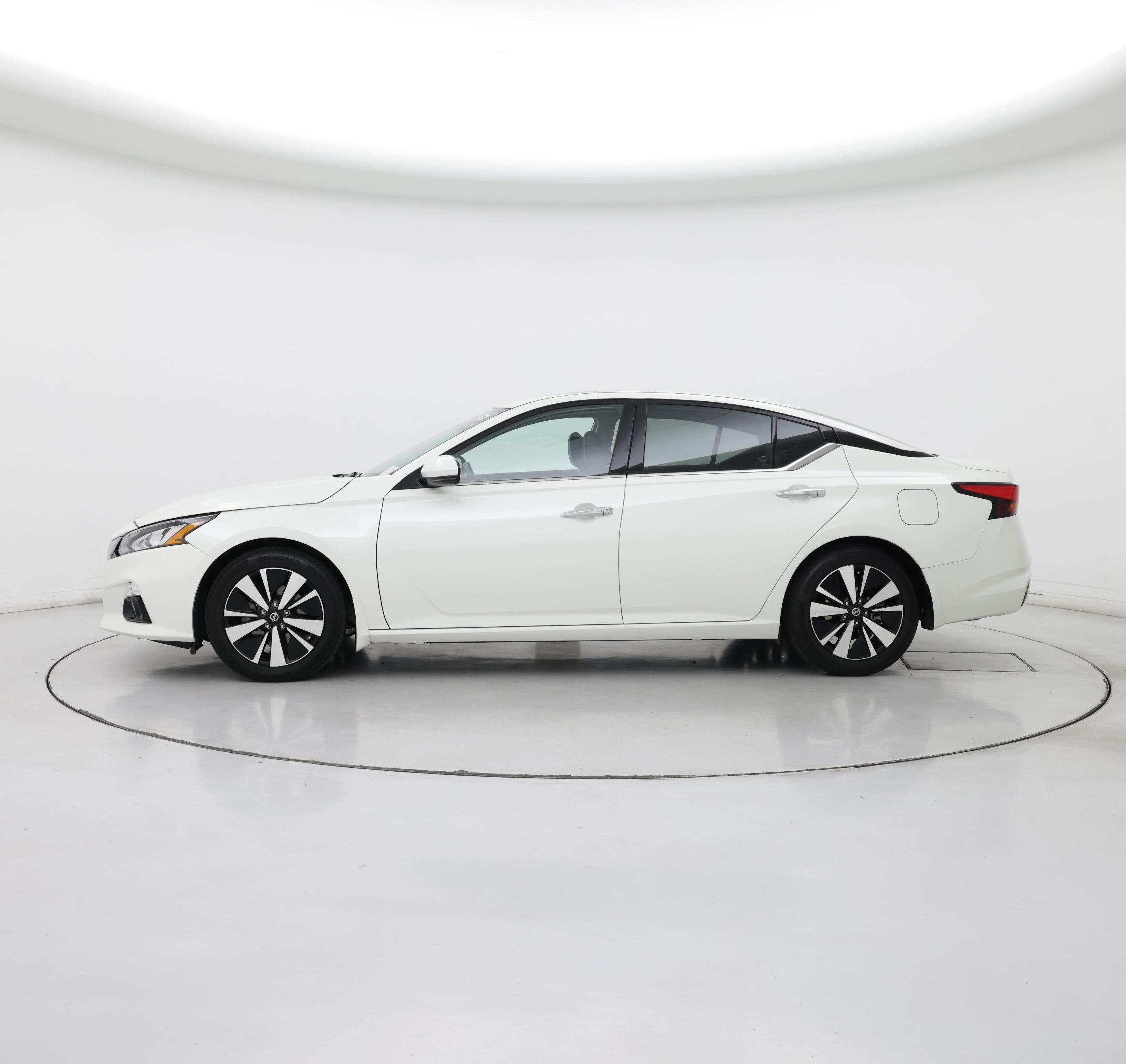 Thumbnail: 2019 Nissan Altima - 3