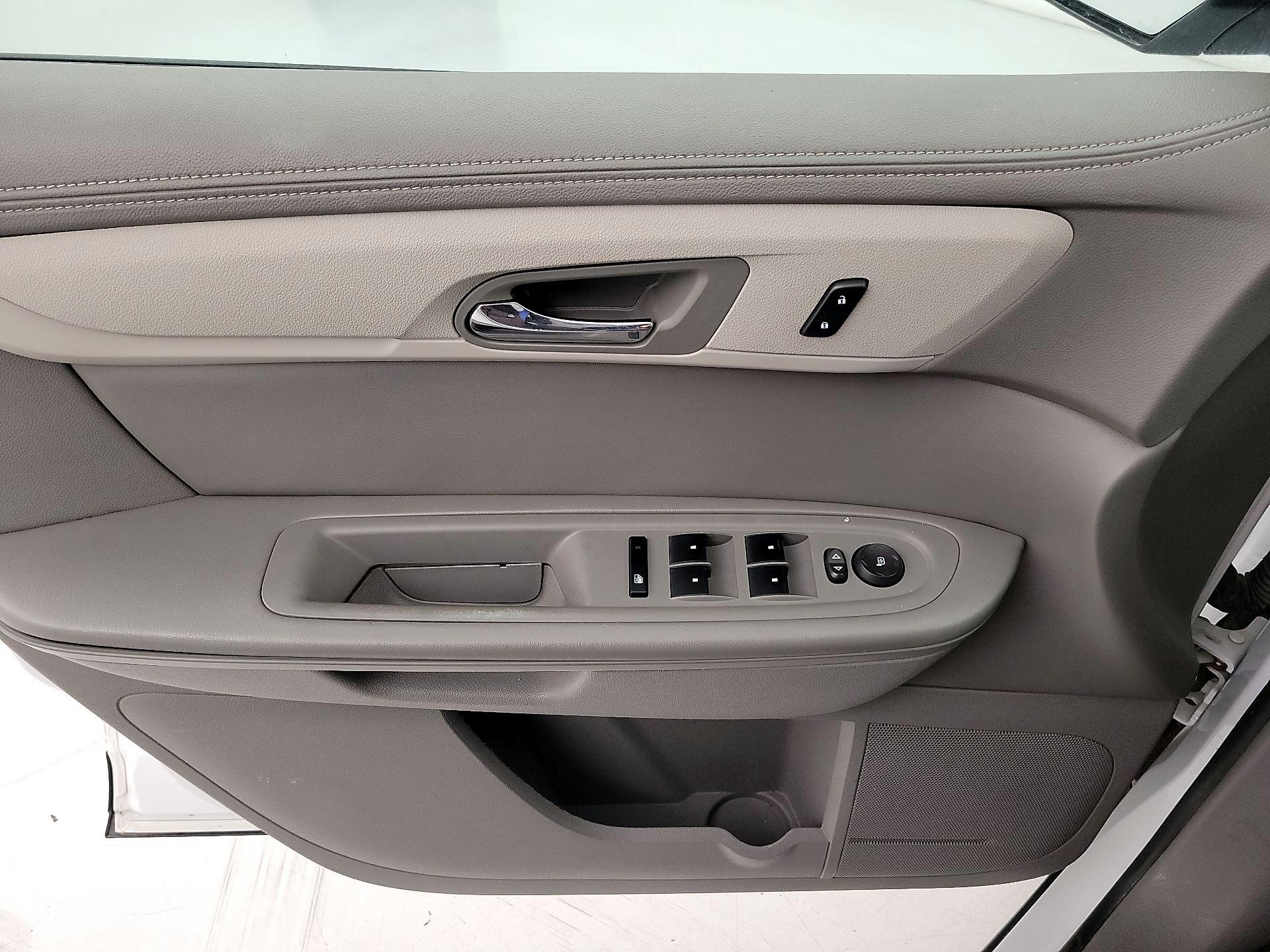 Thumbnail: 2016 Chevrolet Traverse - 12