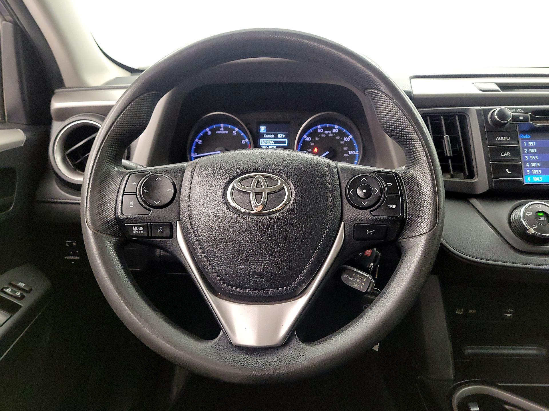 Thumbnail: 2018 Toyota RAV4 - 10