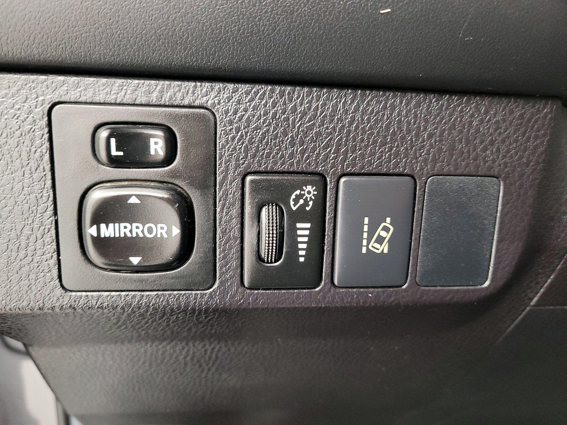Thumbnail: 2018 Toyota RAV4 - 13