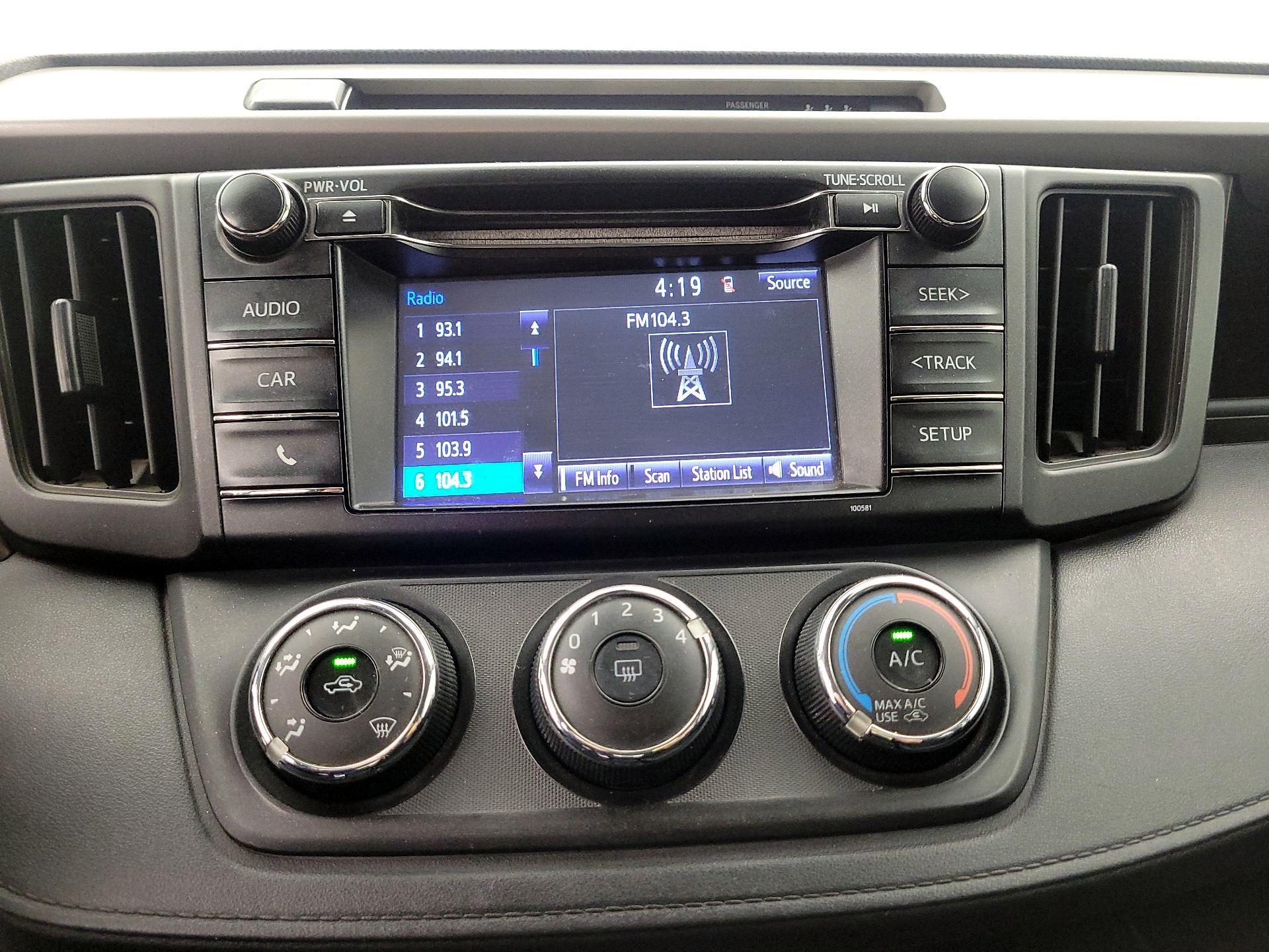 Thumbnail: 2018 Toyota RAV4 - 15