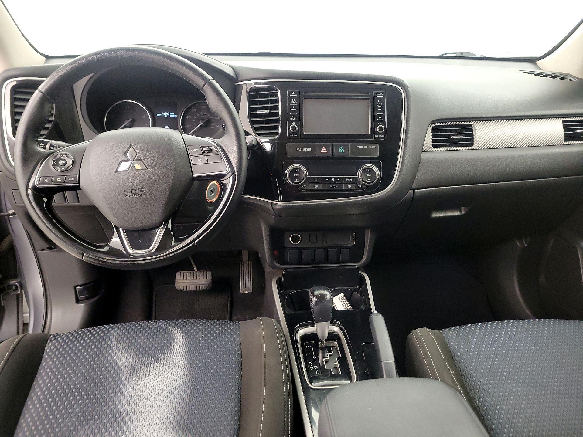 Thumbnail: 2017 Mitsubishi Outlander - 9