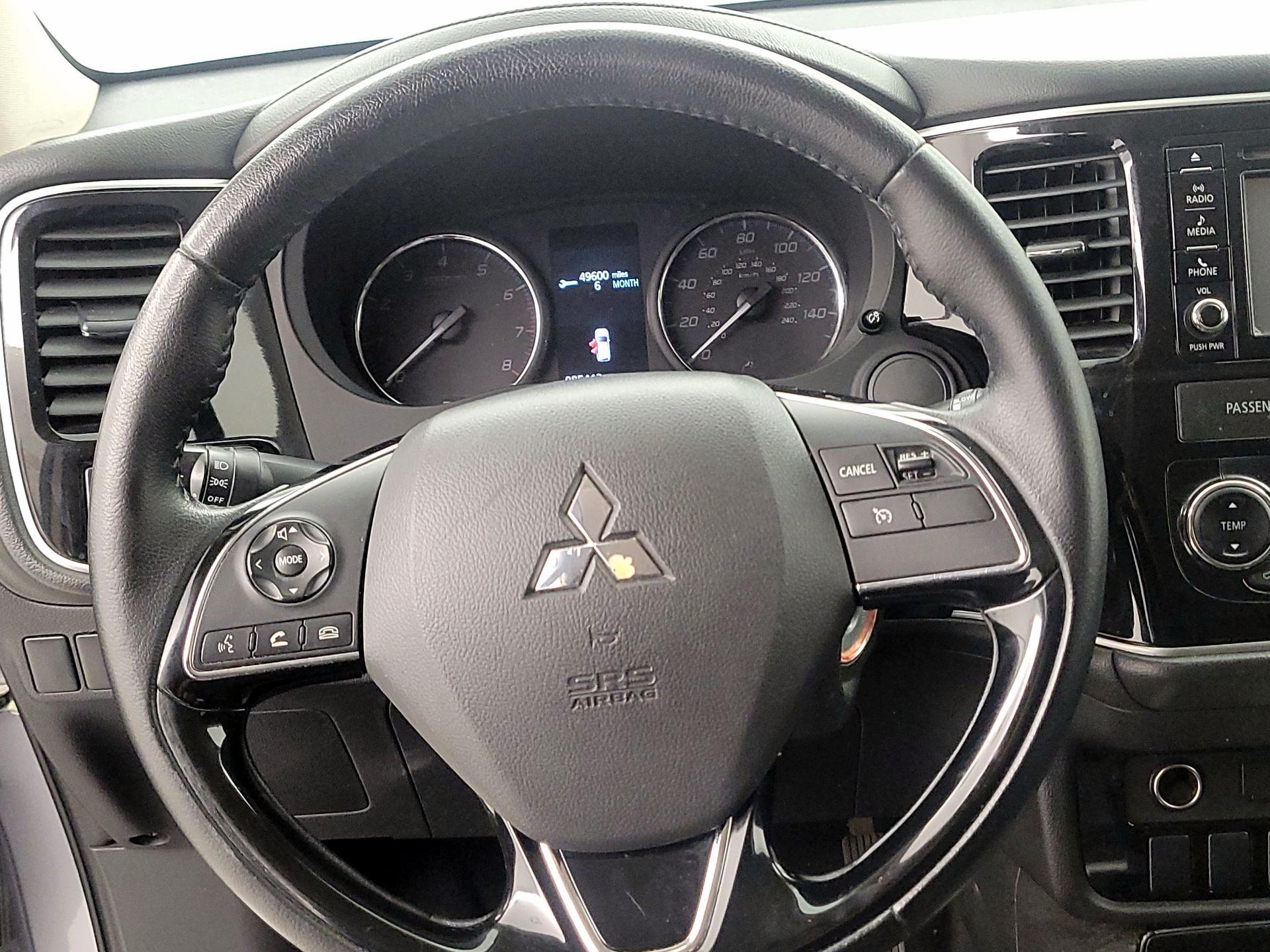 Thumbnail: 2017 Mitsubishi Outlander - 10