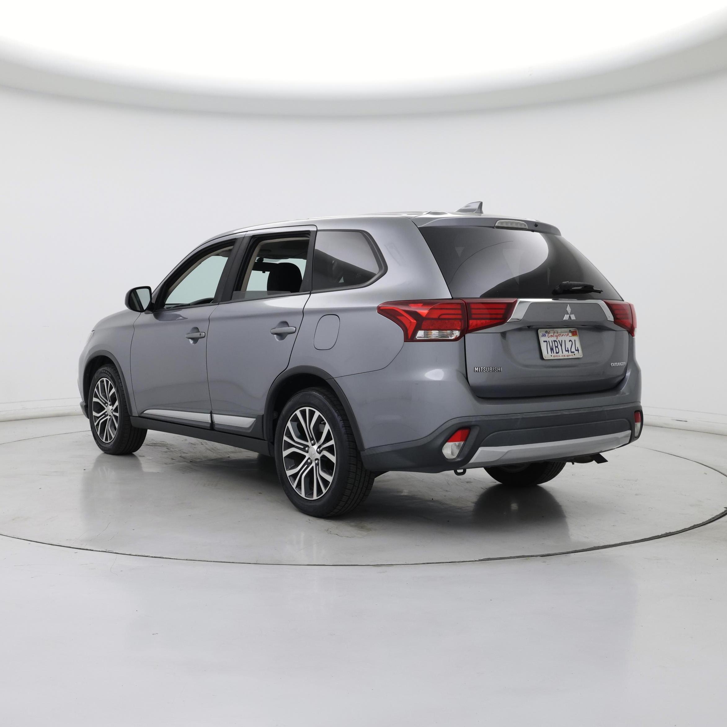 Thumbnail: 2017 Mitsubishi Outlander - 2