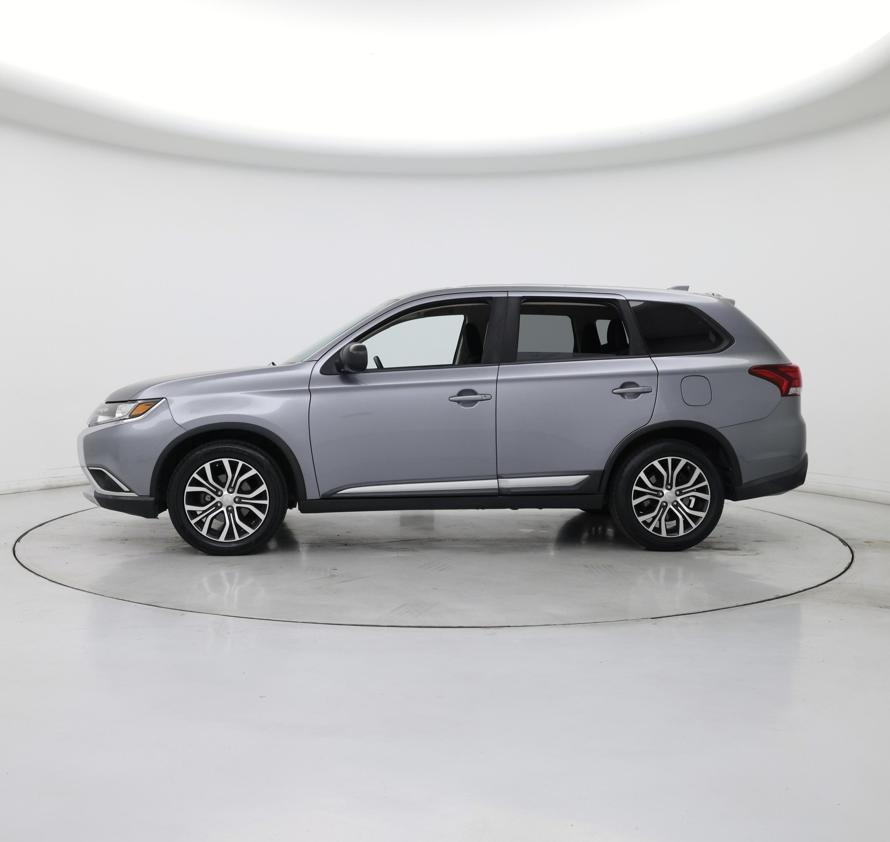 Thumbnail: 2017 Mitsubishi Outlander - 3