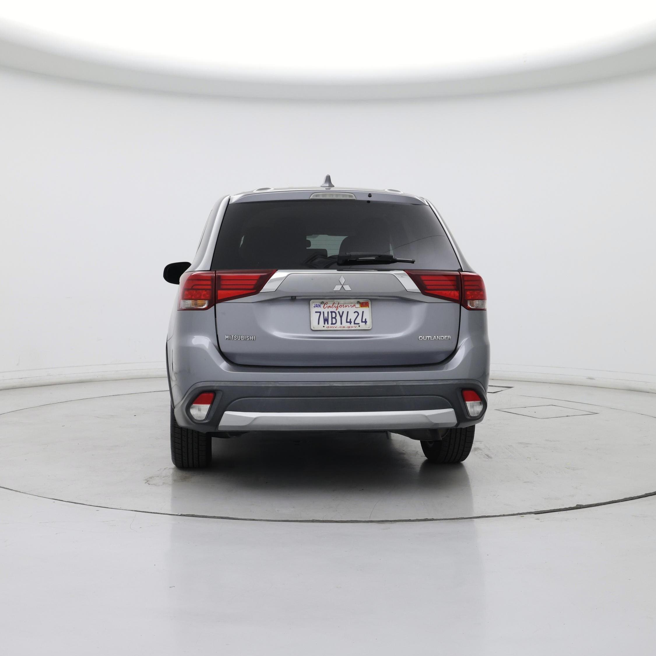Thumbnail: 2017 Mitsubishi Outlander - 6