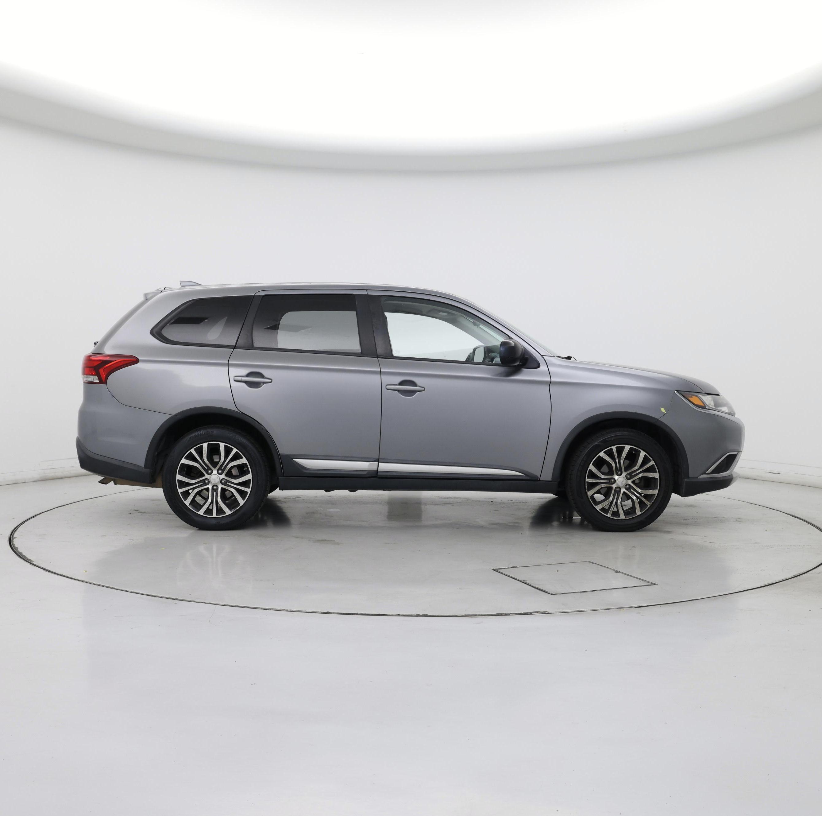 Thumbnail: 2017 Mitsubishi Outlander - 7