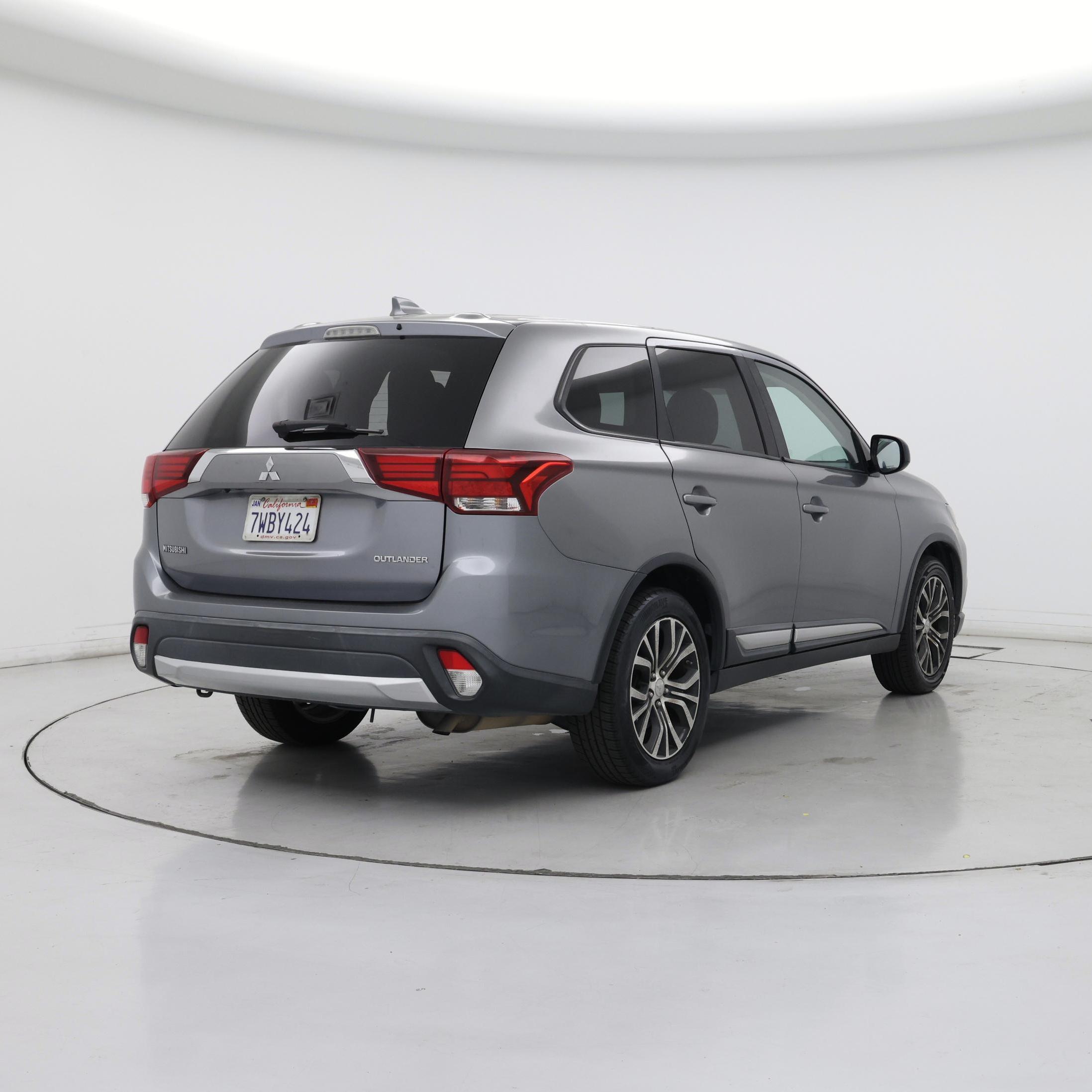 Thumbnail: 2017 Mitsubishi Outlander - 8