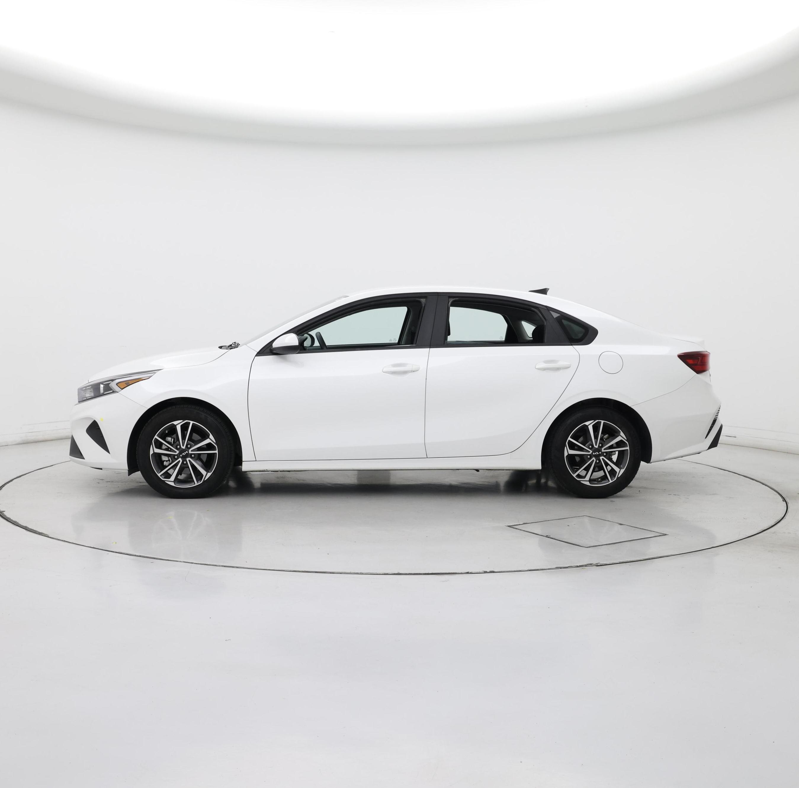 Thumbnail: 2022 Kia Forte - 3