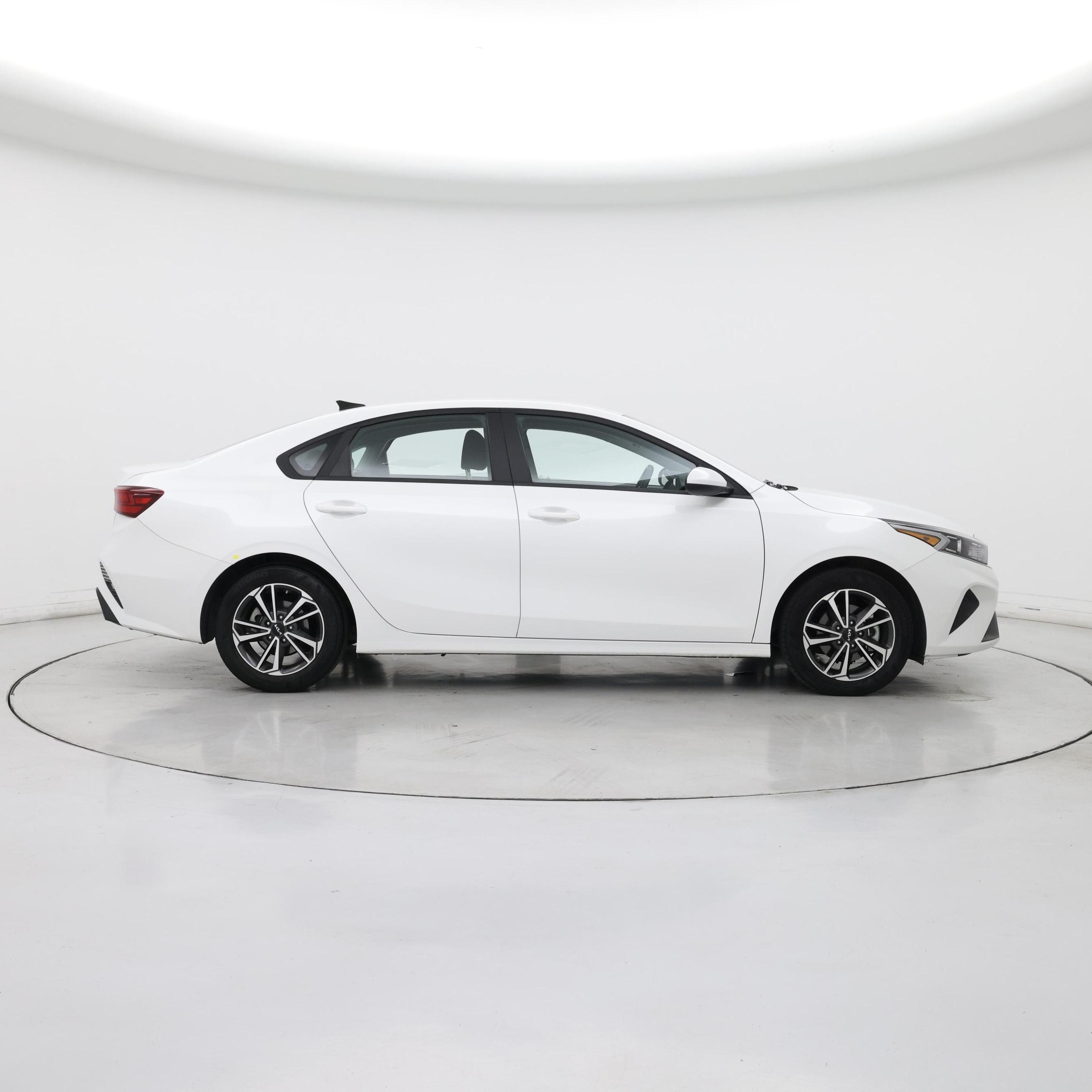 Thumbnail: 2022 Kia Forte - 7