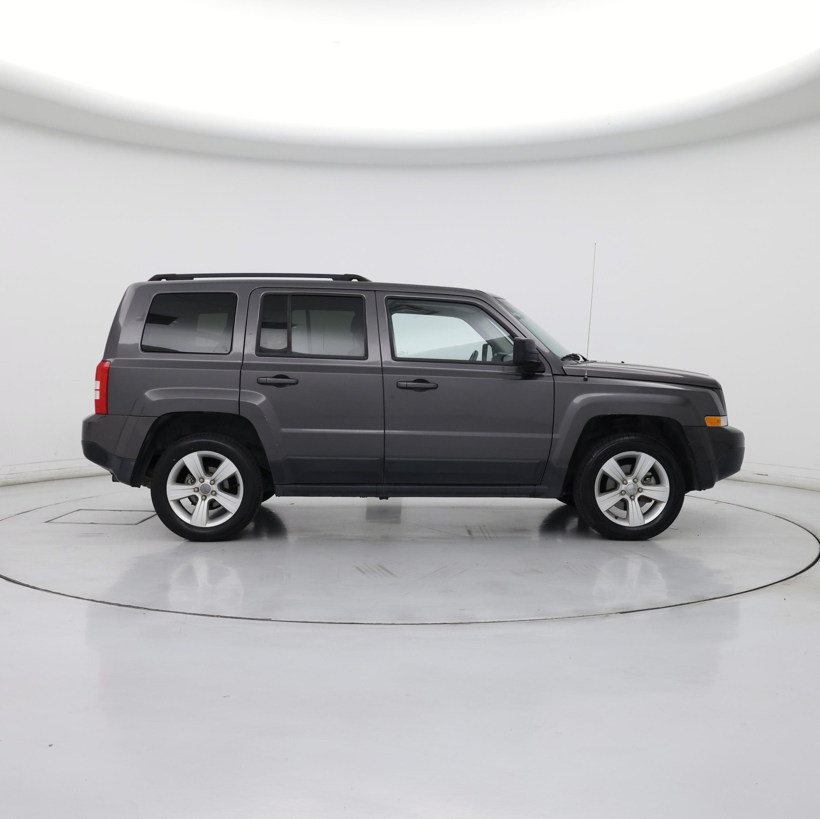 Thumbnail: 2016 Jeep Patriot - 7