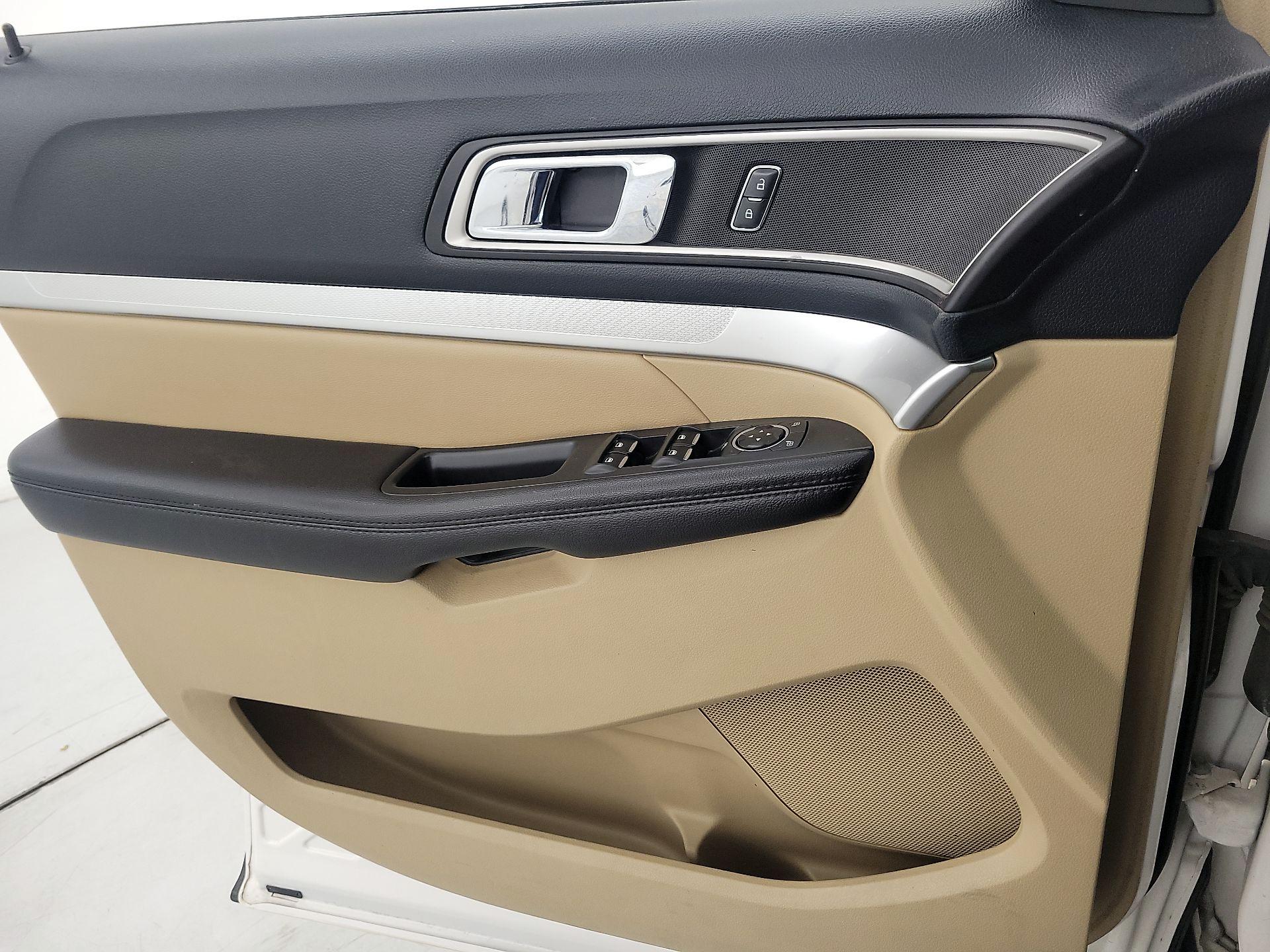 Thumbnail: 2016 Ford Explorer - 12