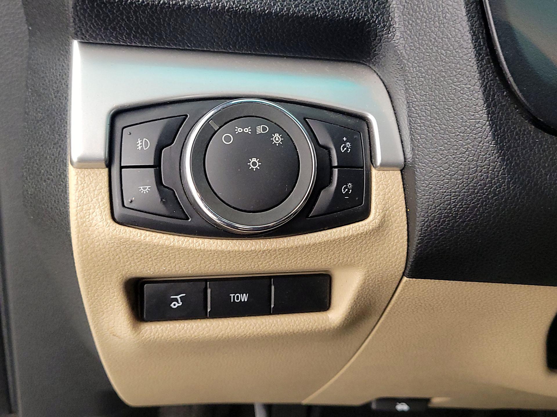 Thumbnail: 2016 Ford Explorer - 13