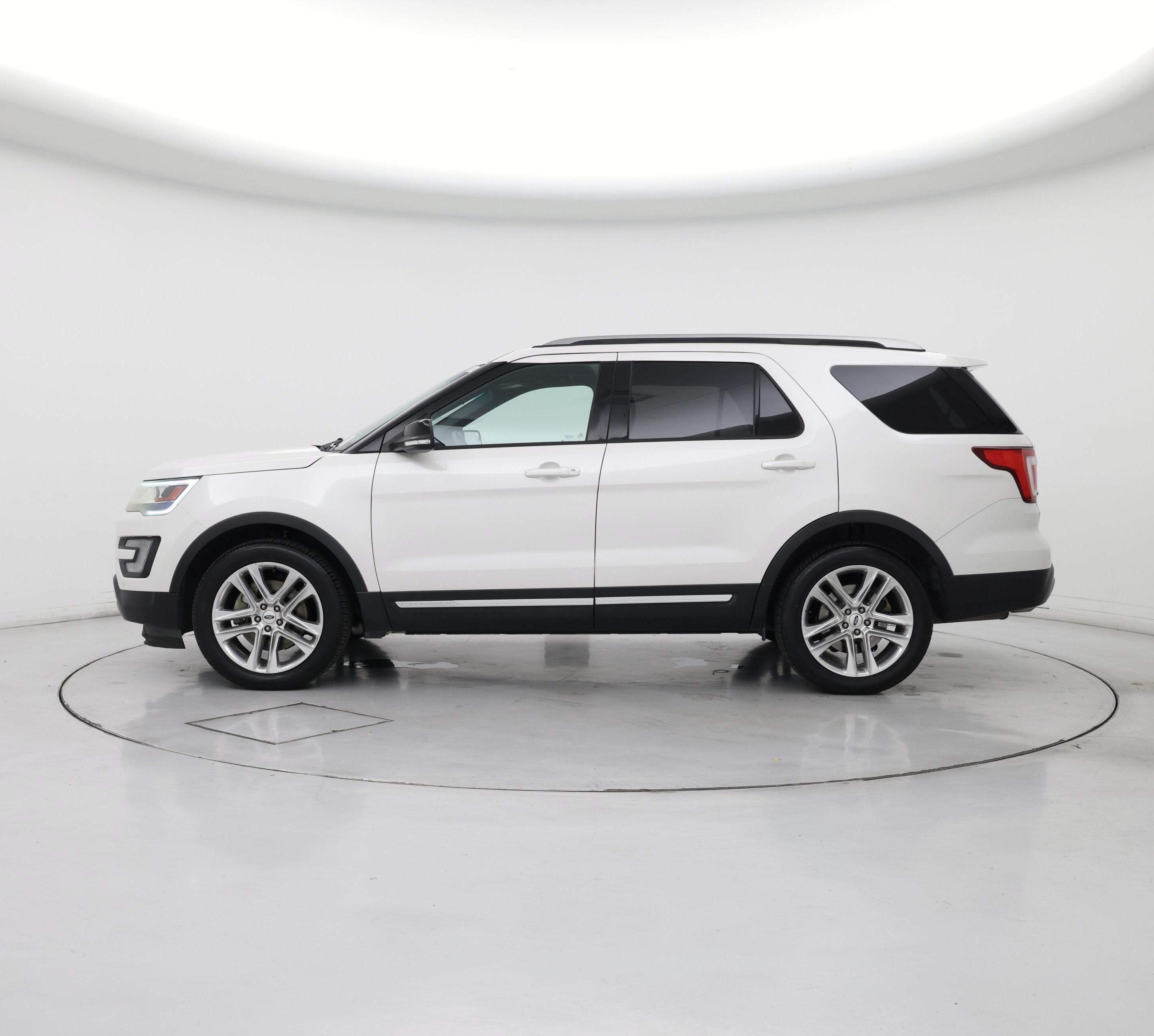 Thumbnail: 2016 Ford Explorer - 3