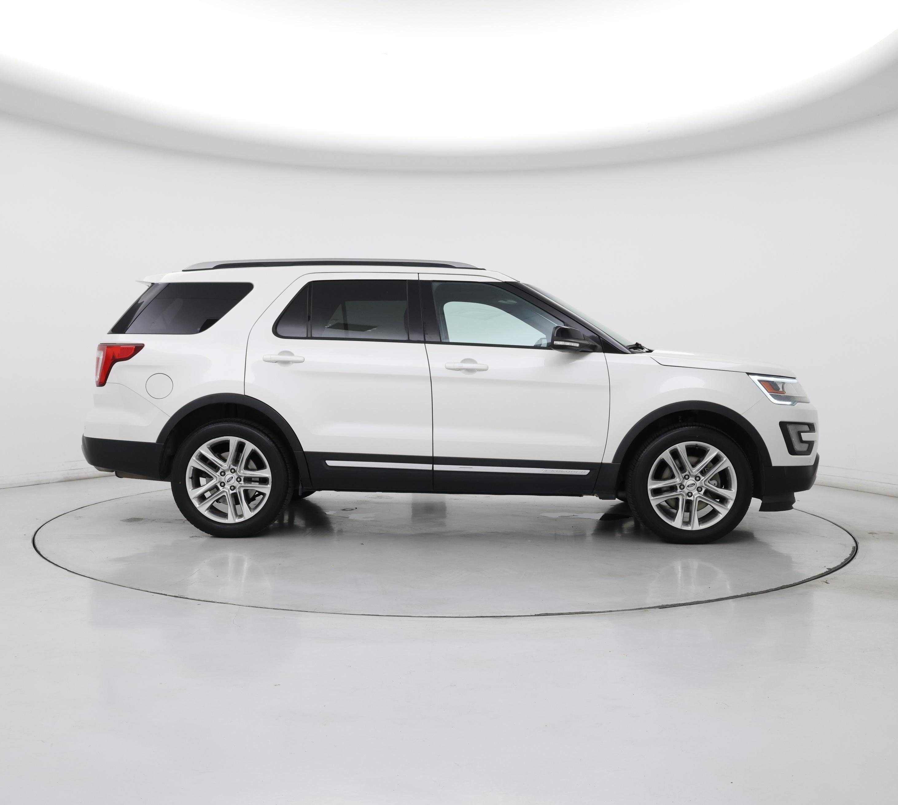 Thumbnail: 2016 Ford Explorer - 7