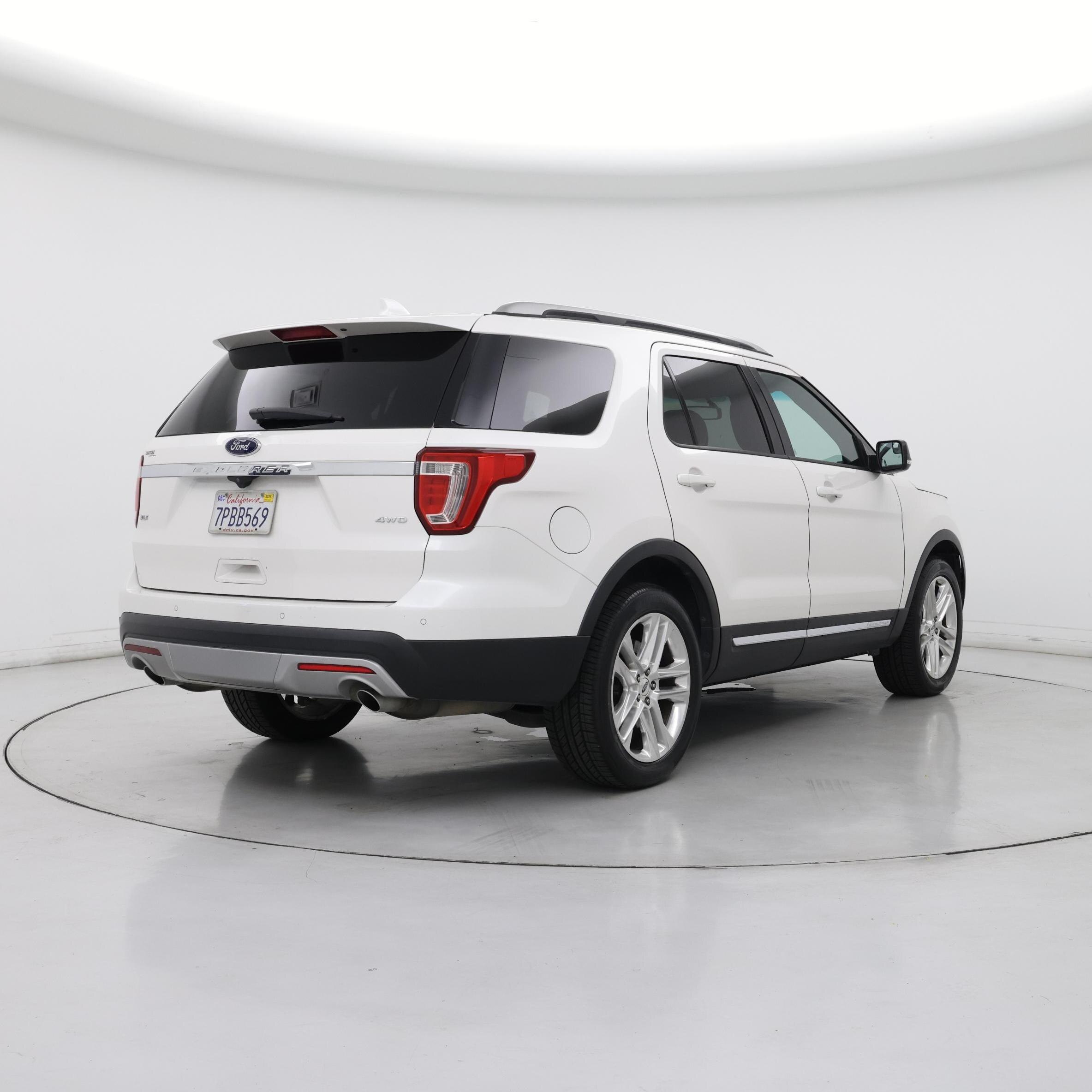 Thumbnail: 2016 Ford Explorer - 8