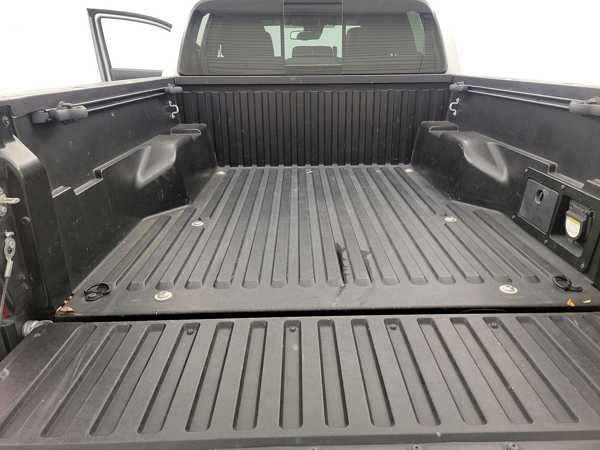 Thumbnail: 2019 Toyota Tacoma - 19