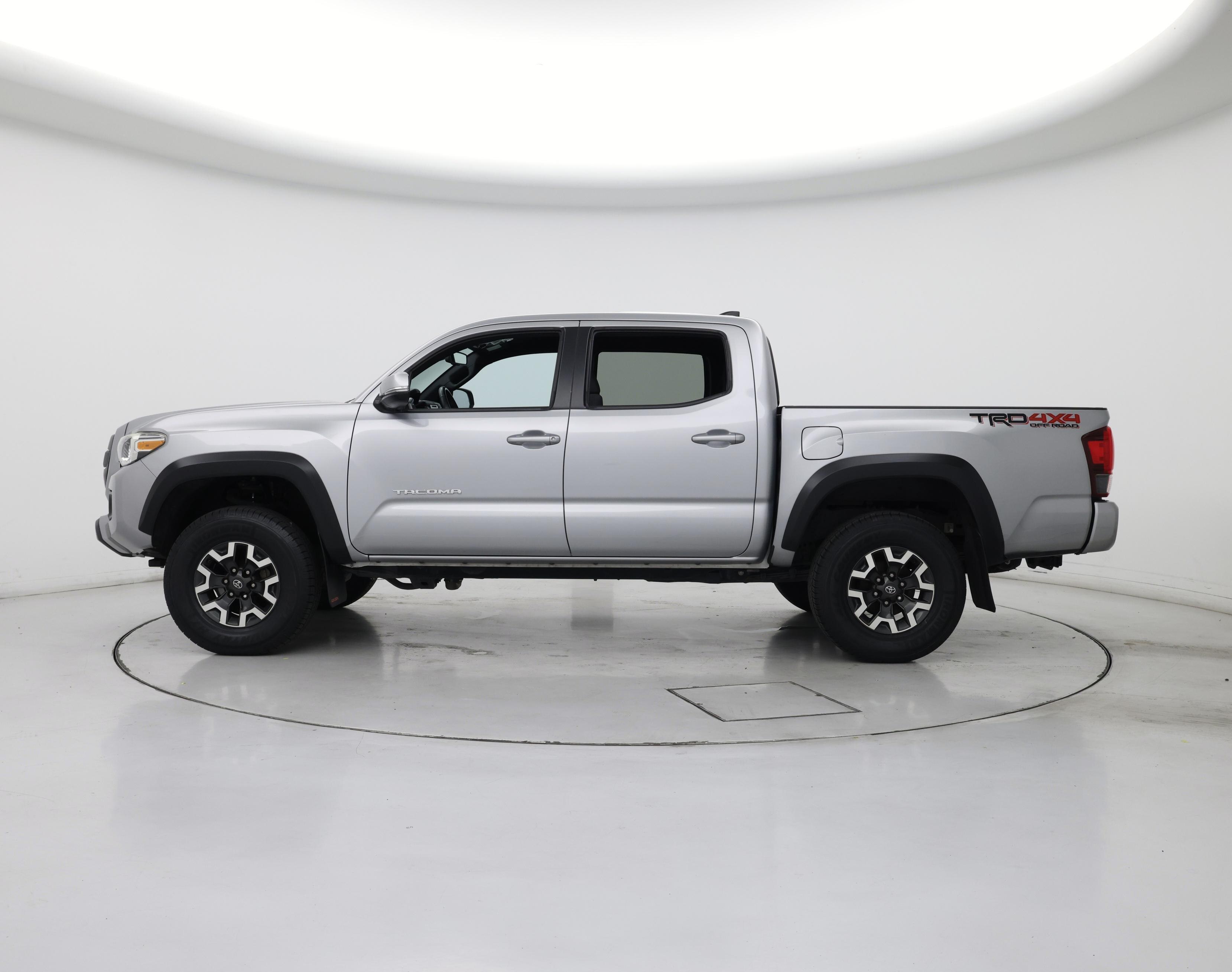 Thumbnail: 2019 Toyota Tacoma - 3