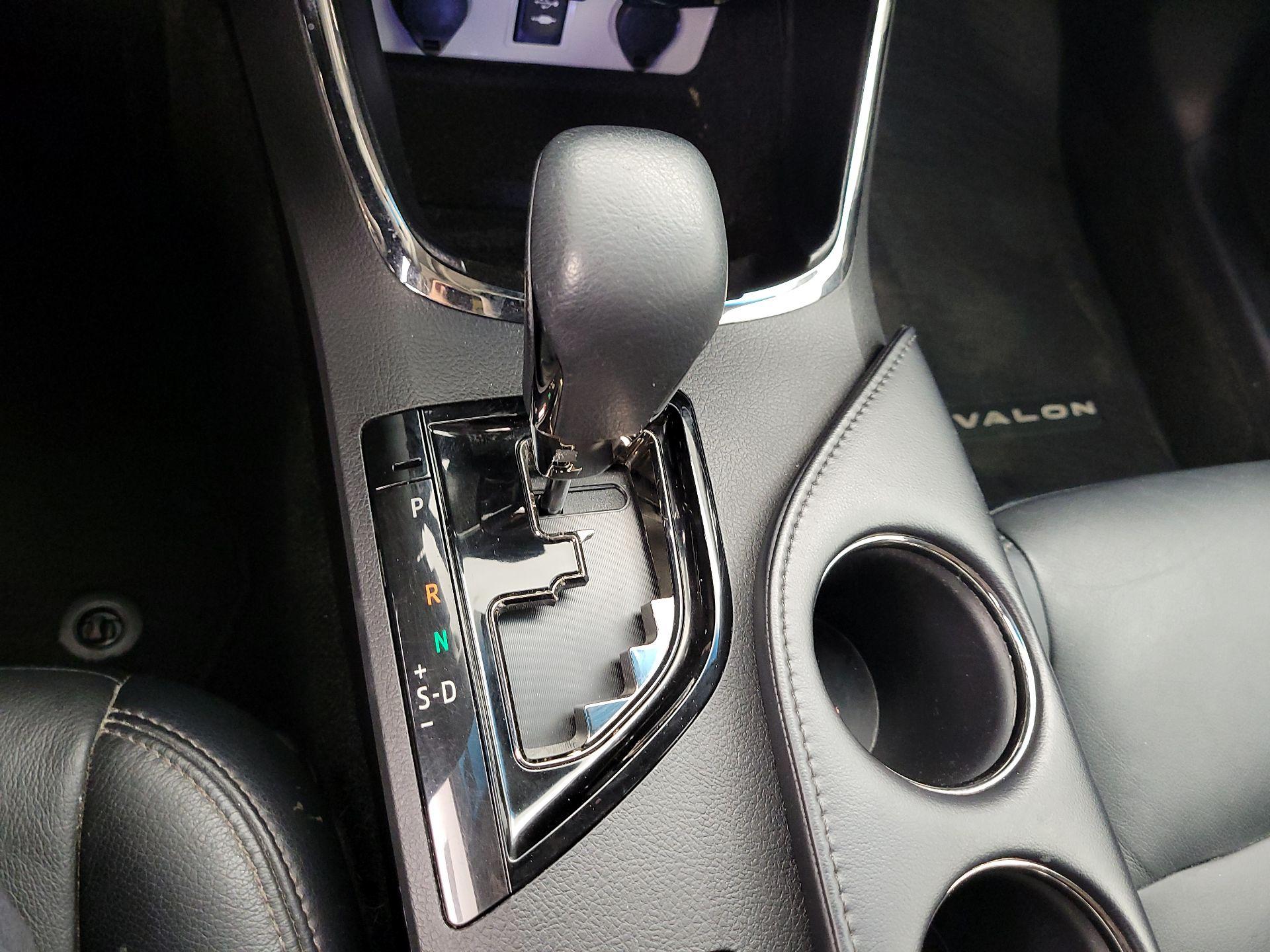 Thumbnail: 2015 Toyota Avalon - 18