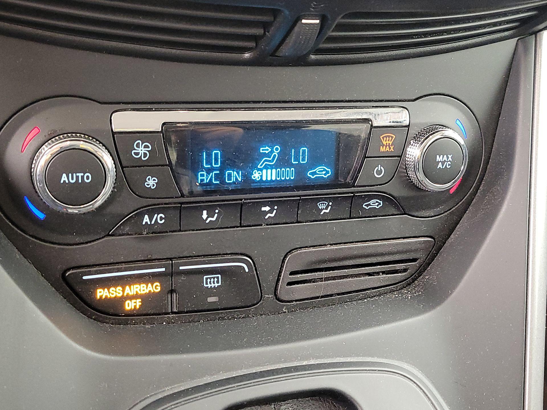 Thumbnail: 2016 Ford Escape - 17