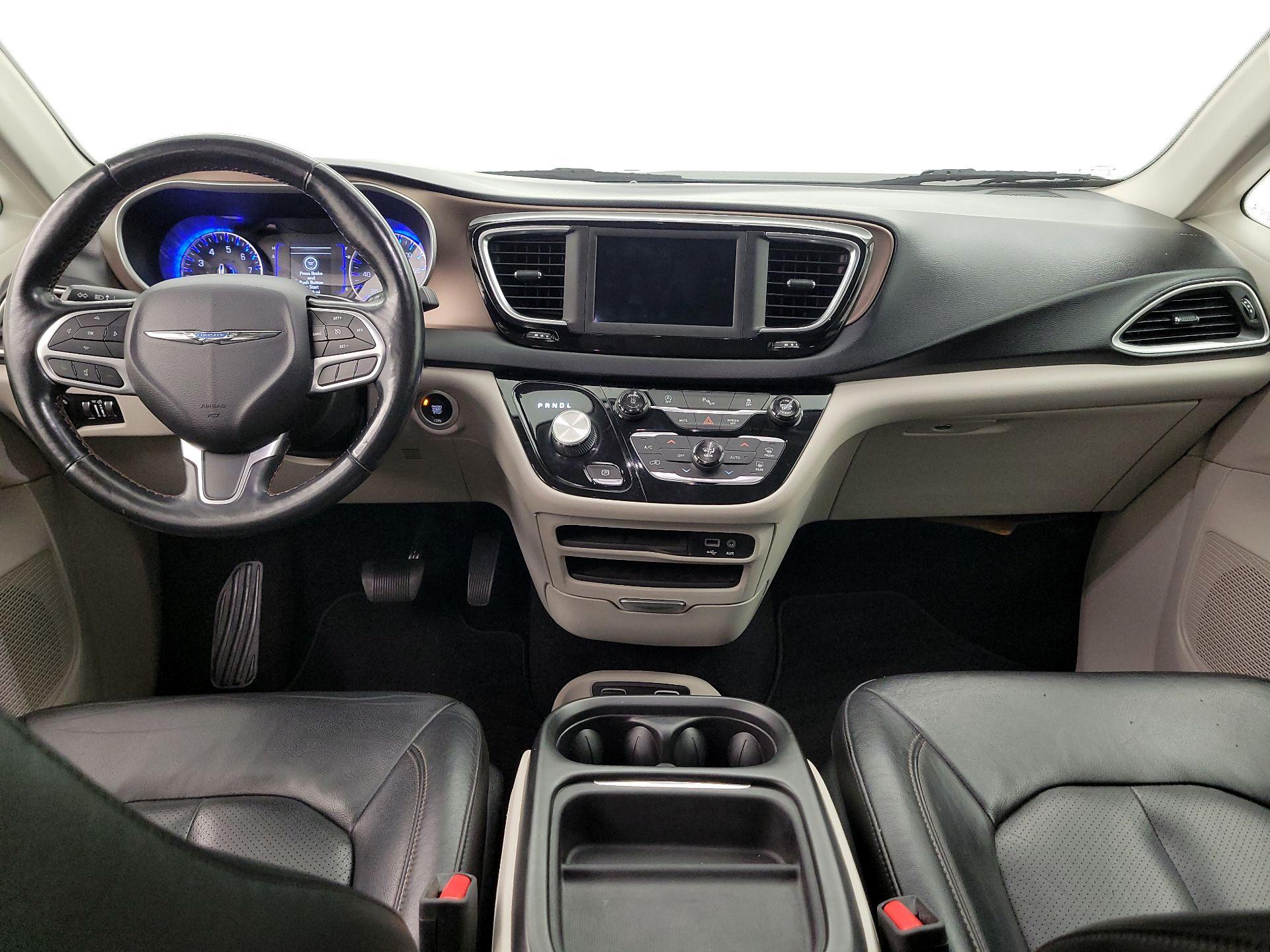 Thumbnail: 2019 Chrysler Pacifica - 9