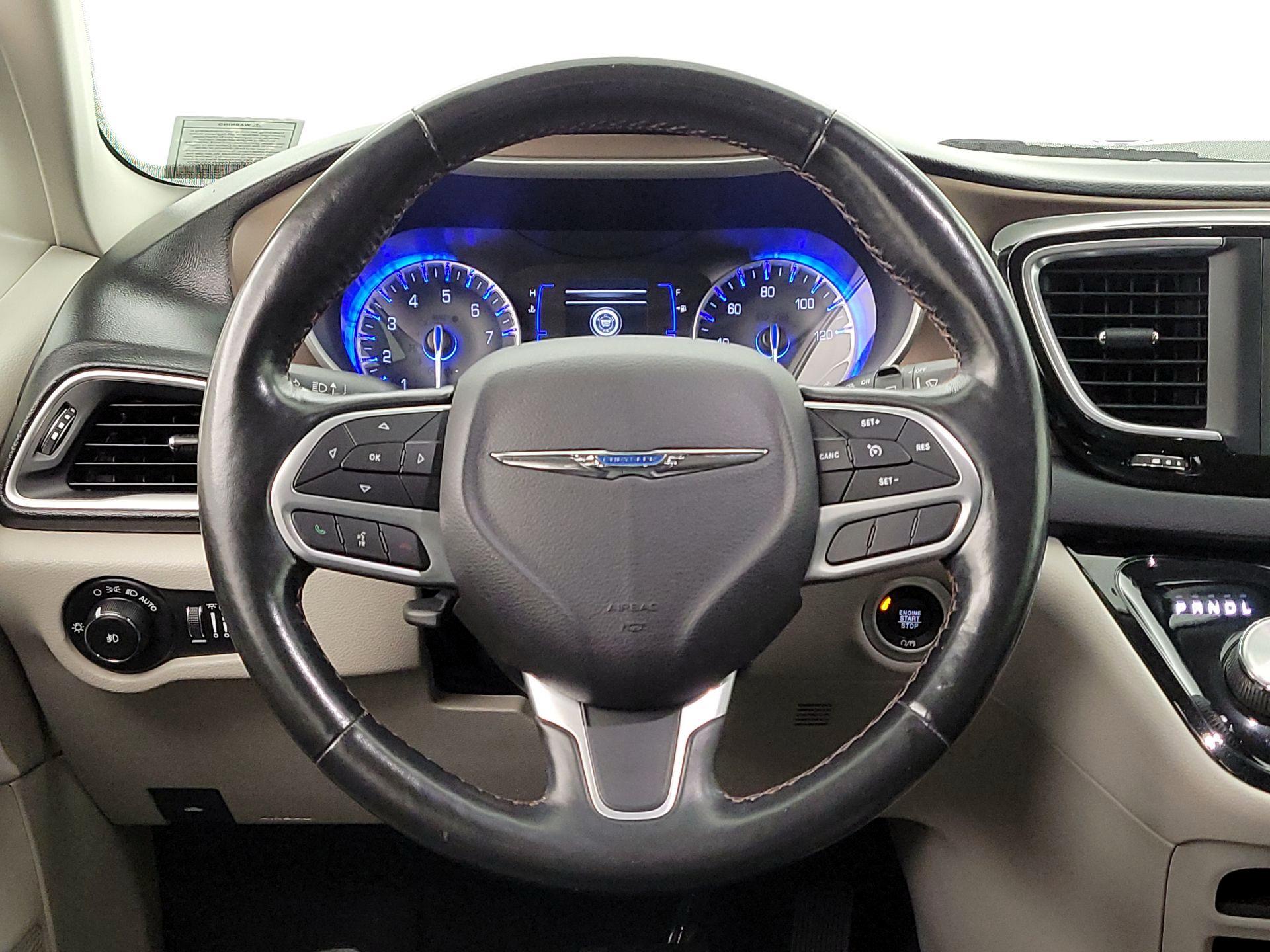 Thumbnail: 2019 Chrysler Pacifica - 10