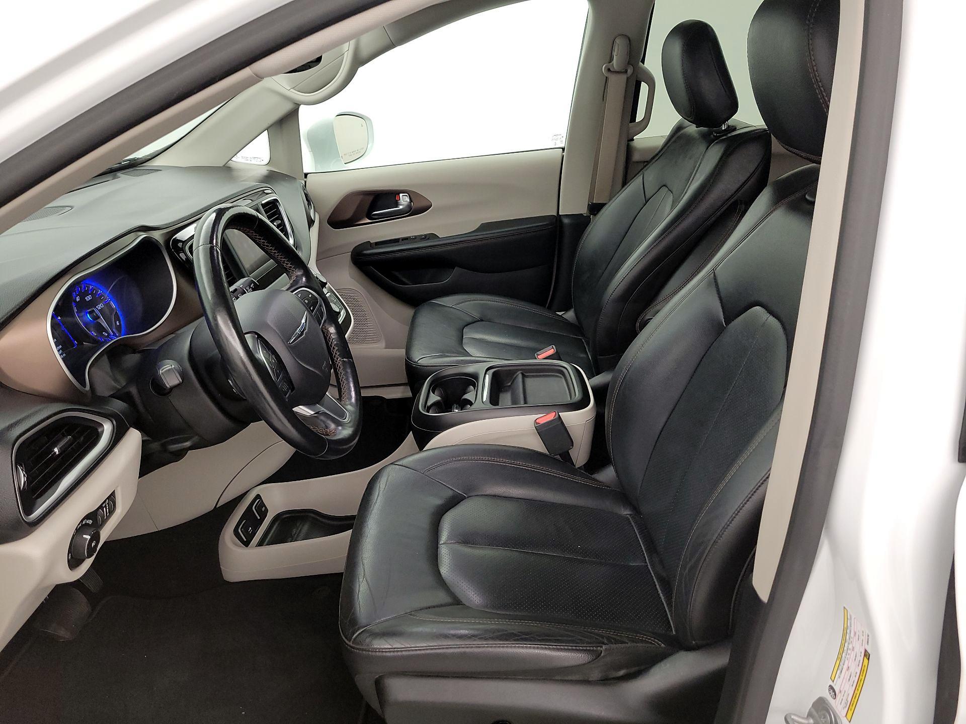 Thumbnail: 2019 Chrysler Pacifica - 11