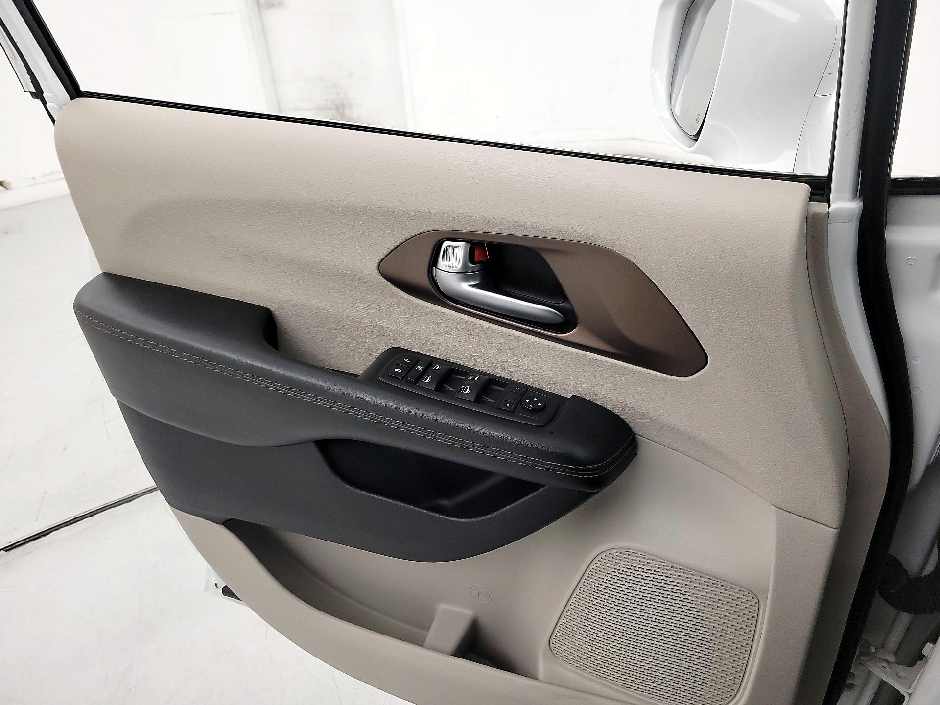 Thumbnail: 2019 Chrysler Pacifica - 12