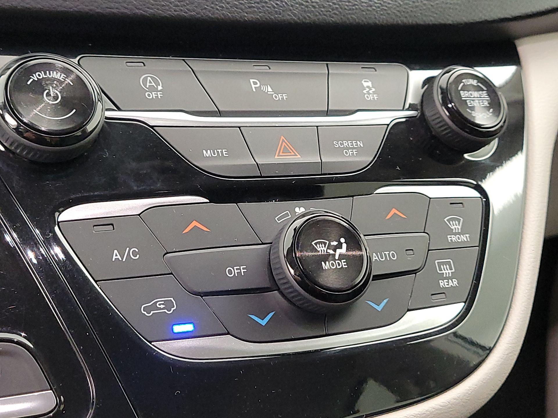 Thumbnail: 2019 Chrysler Pacifica - 16