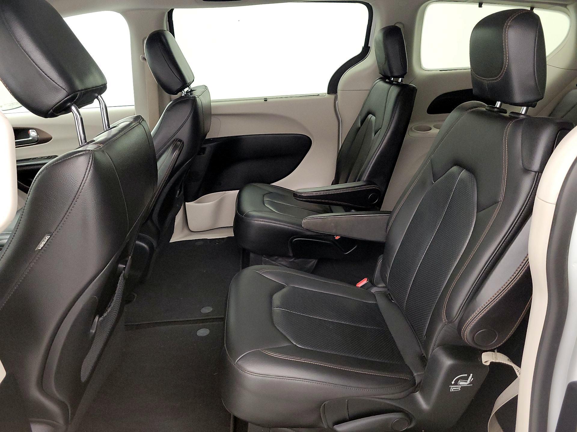 Thumbnail: 2019 Chrysler Pacifica - 18