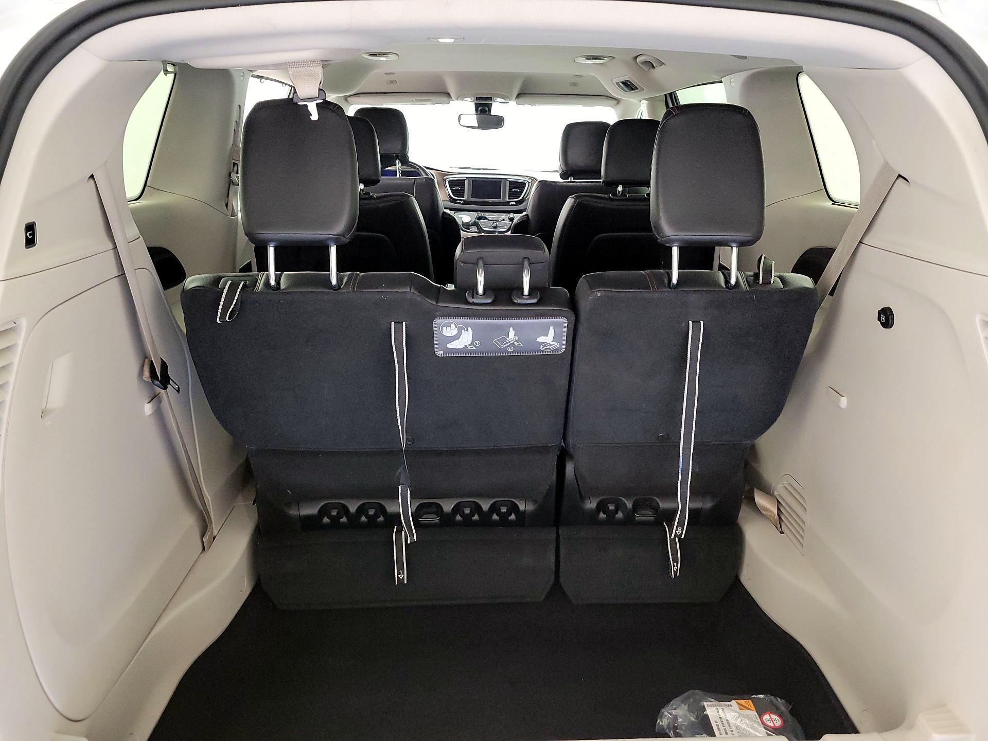 Thumbnail: 2019 Chrysler Pacifica - 20