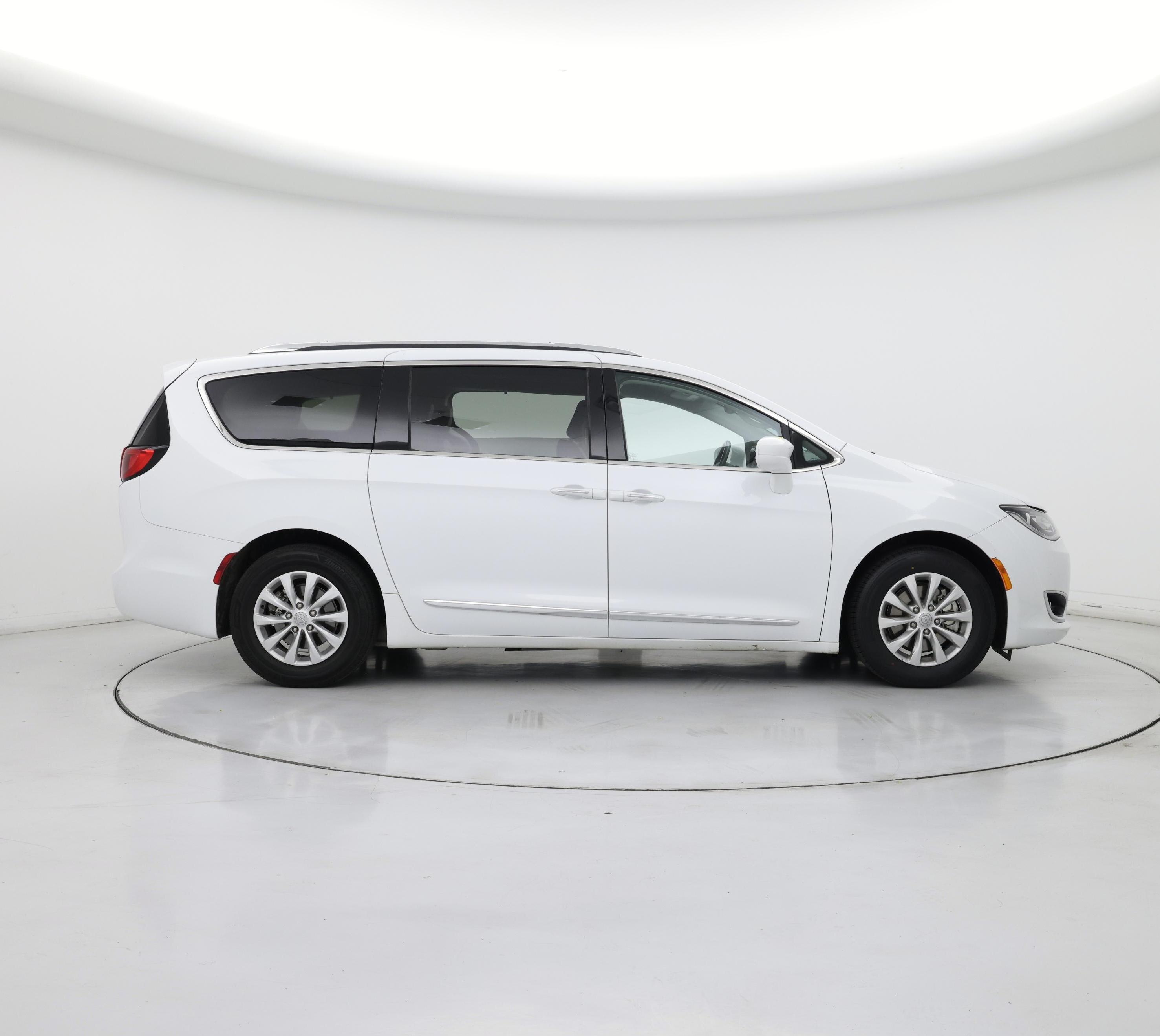 Thumbnail: 2019 Chrysler Pacifica - 7
