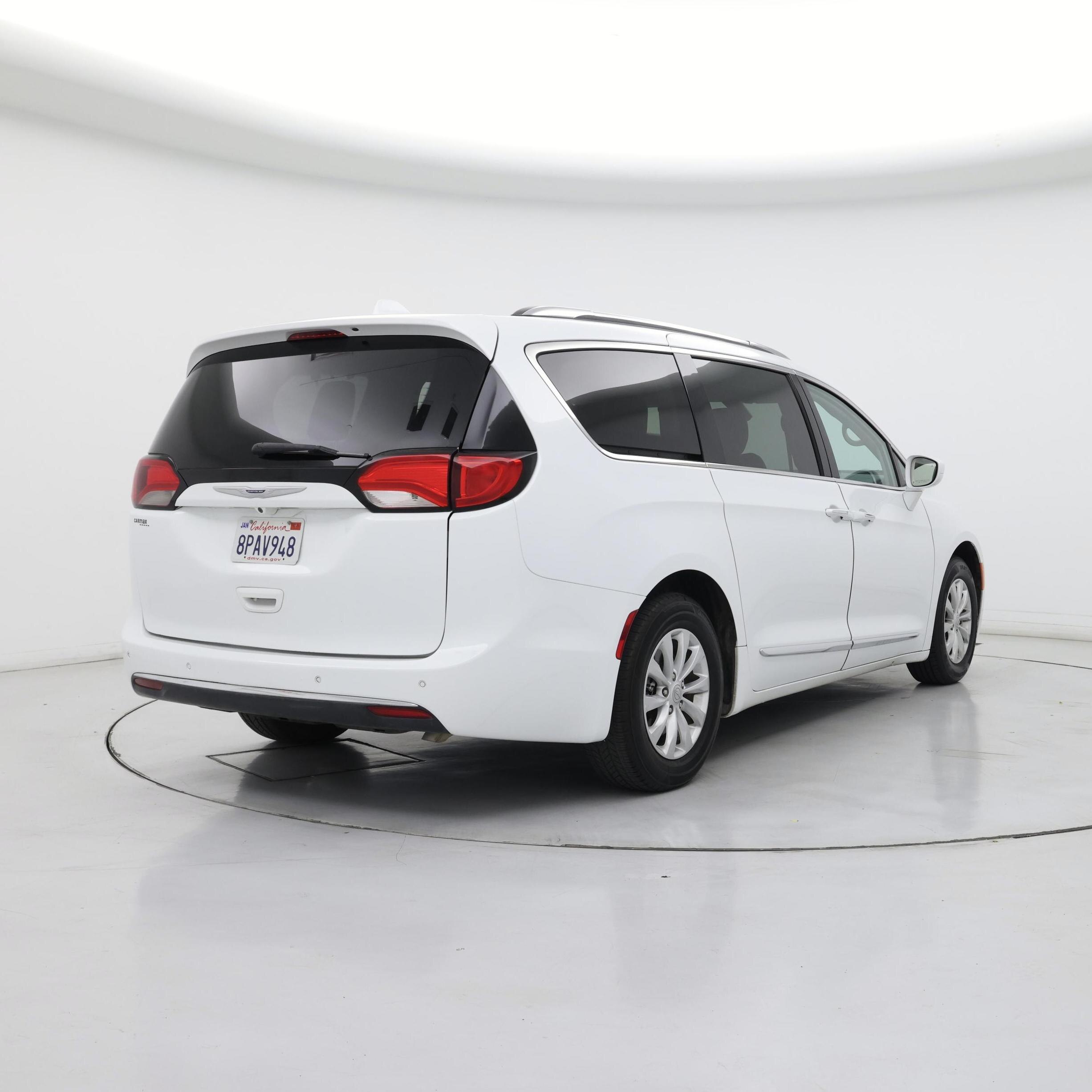 Thumbnail: 2019 Chrysler Pacifica - 8