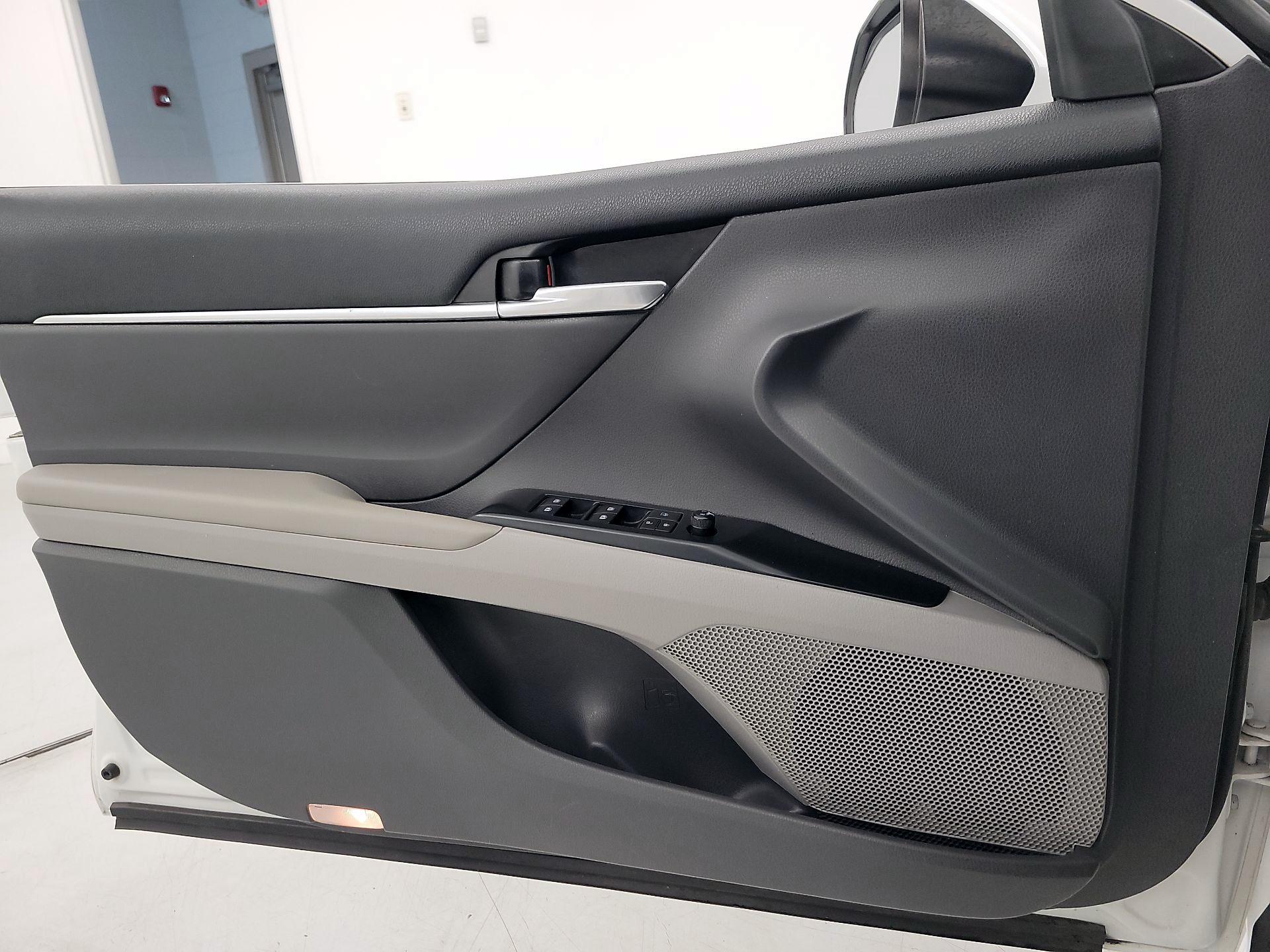 Thumbnail: 2019 Toyota Camry - 12