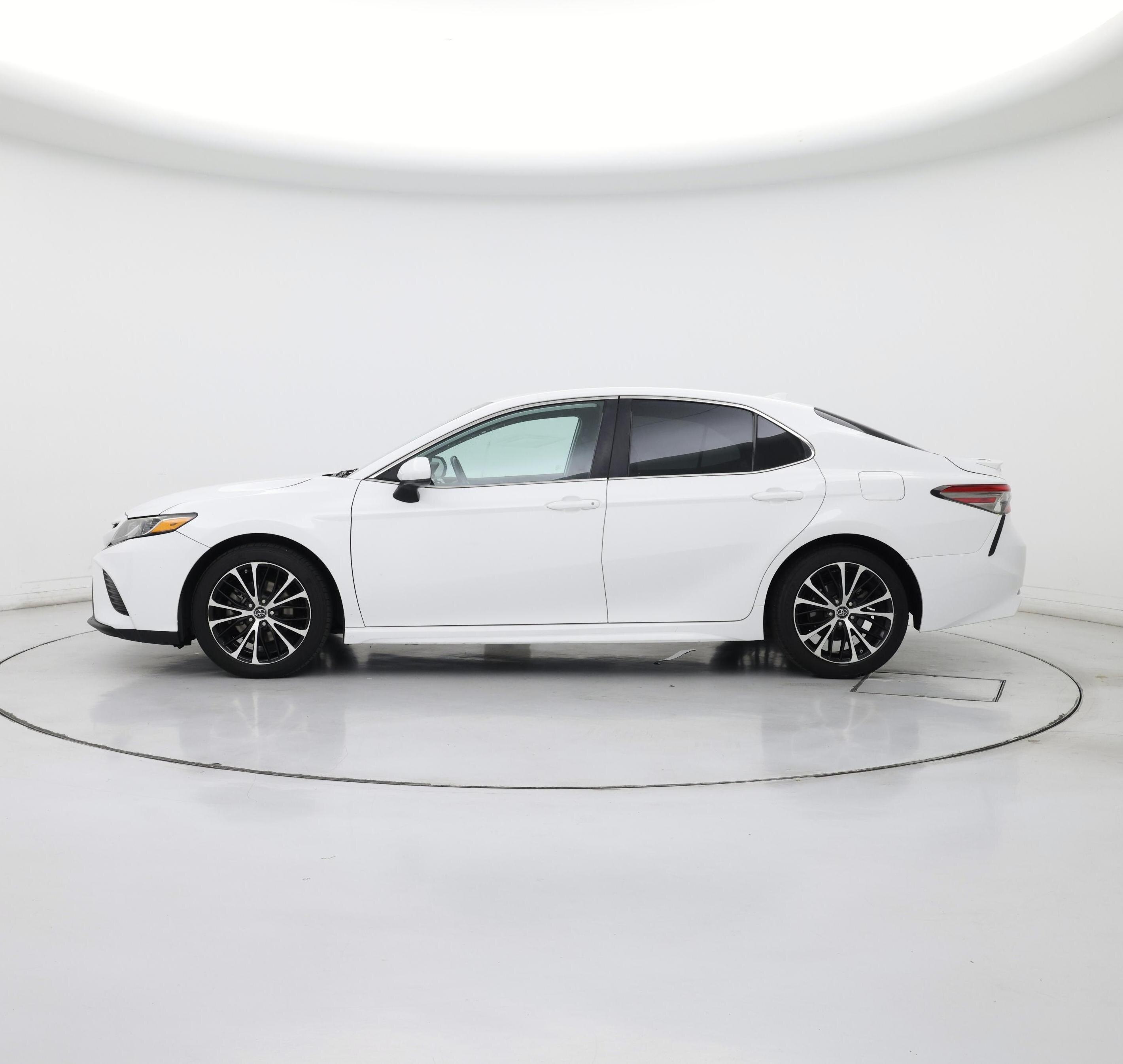Thumbnail: 2019 Toyota Camry - 3